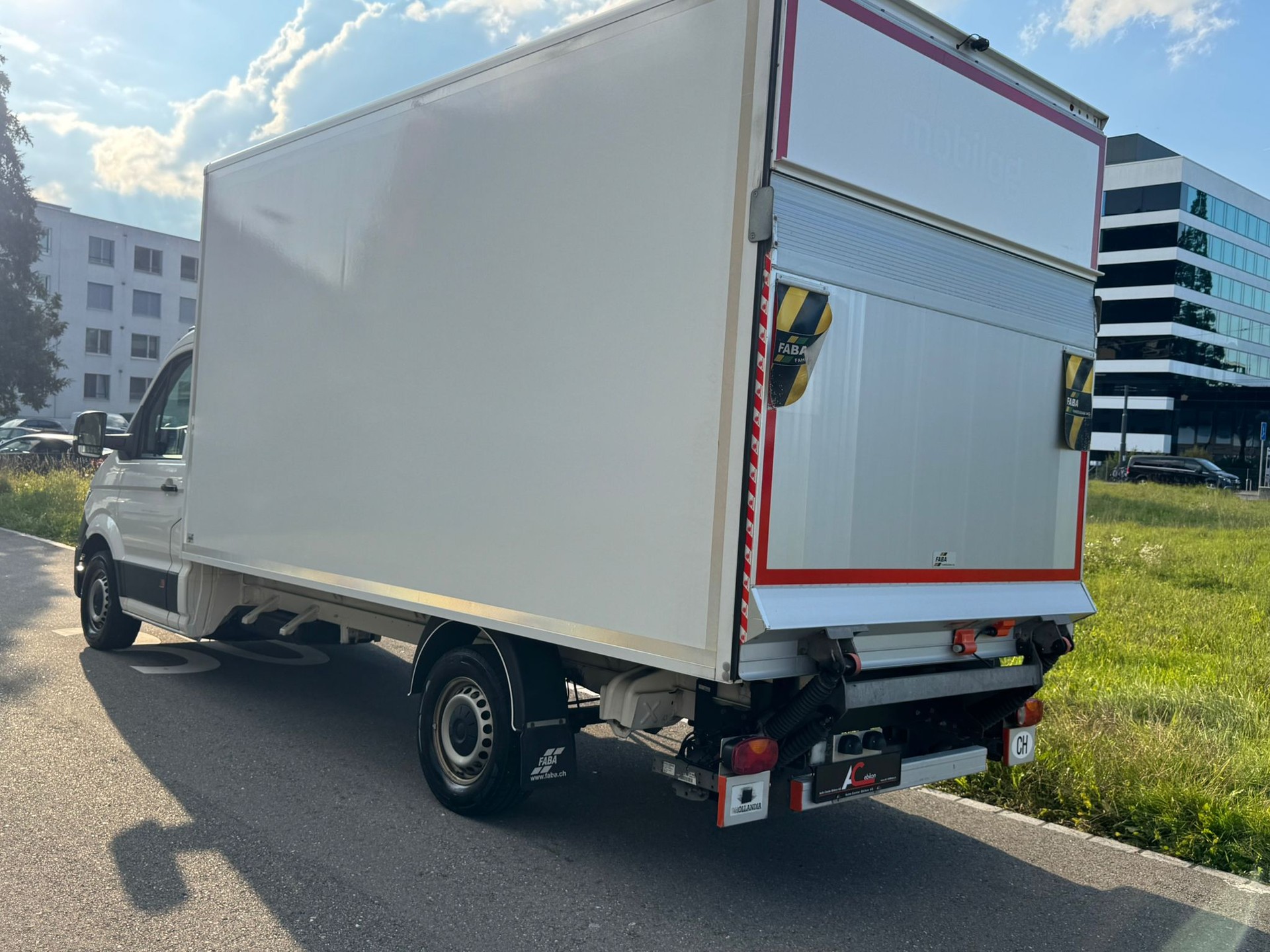 VW Crafter 35 2.0 TDI Koffer/Hebebuhne Champion L4 A-showroom-element-3