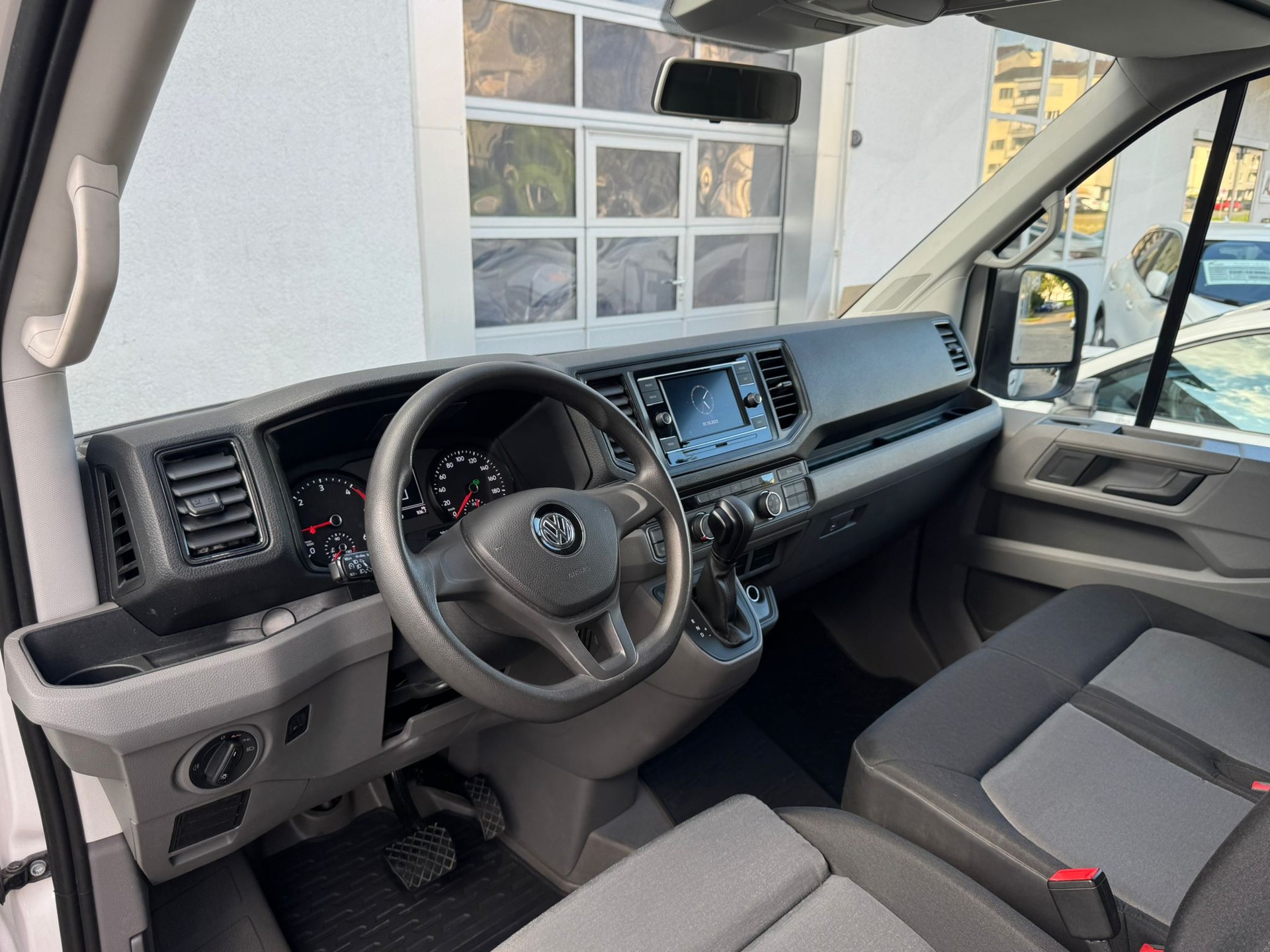VW Crafter 35 2.0 TDI Koffer/Hebebuhne Champion L4 A-image-5