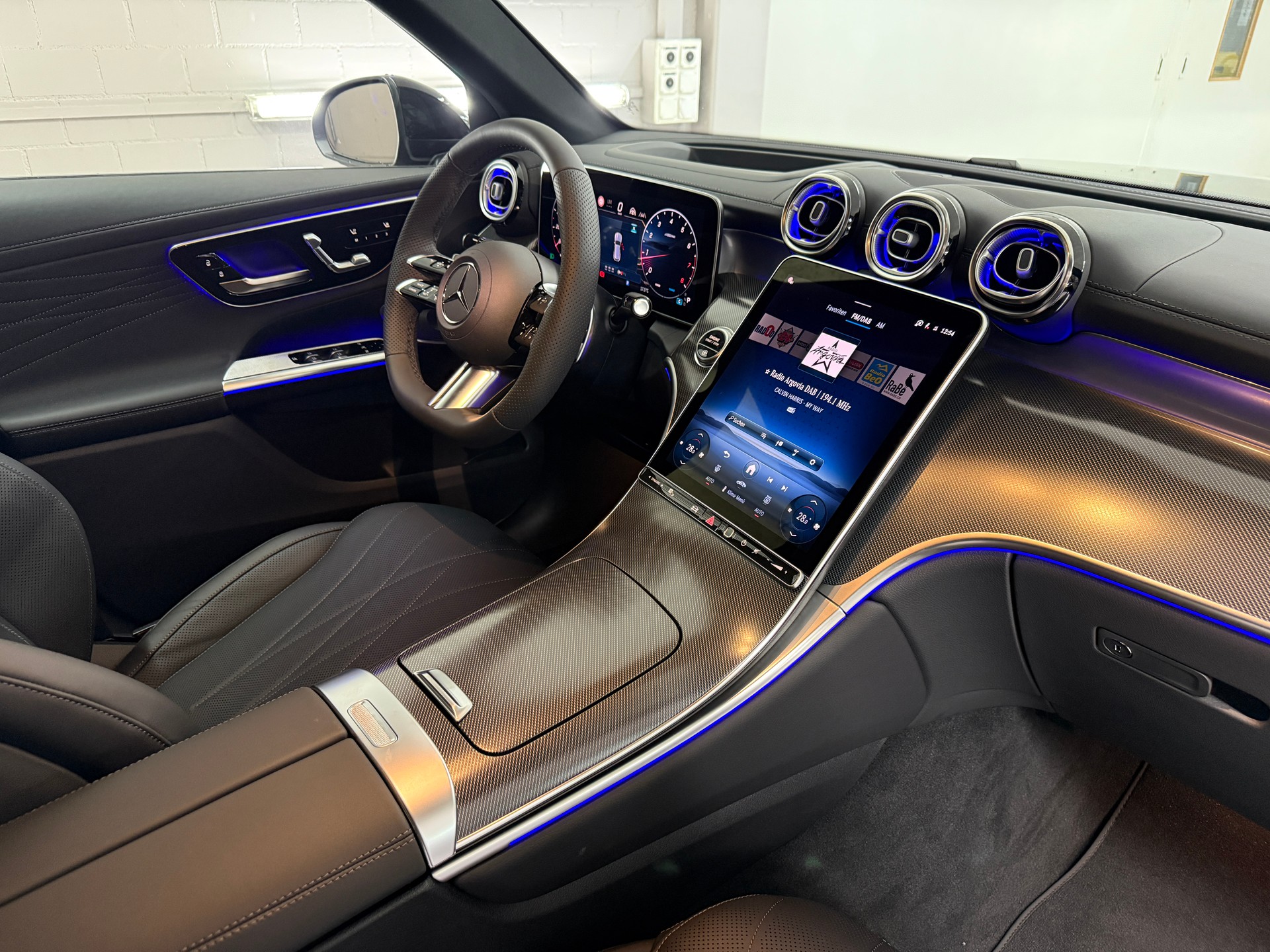 MERCEDES-BENZ GLC 300 4MATIC-image-11