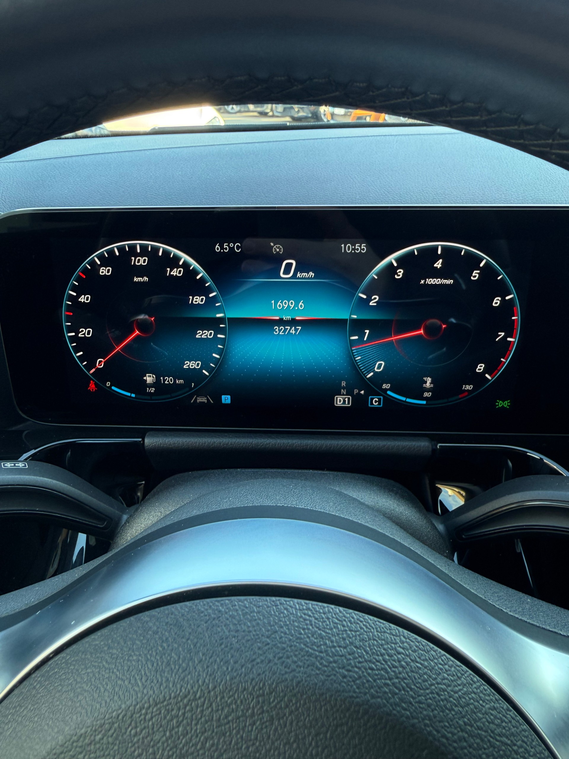 MERCEDES-BENZ GLA 200 AMG Line 7G-DCT GREY MATT-image-23