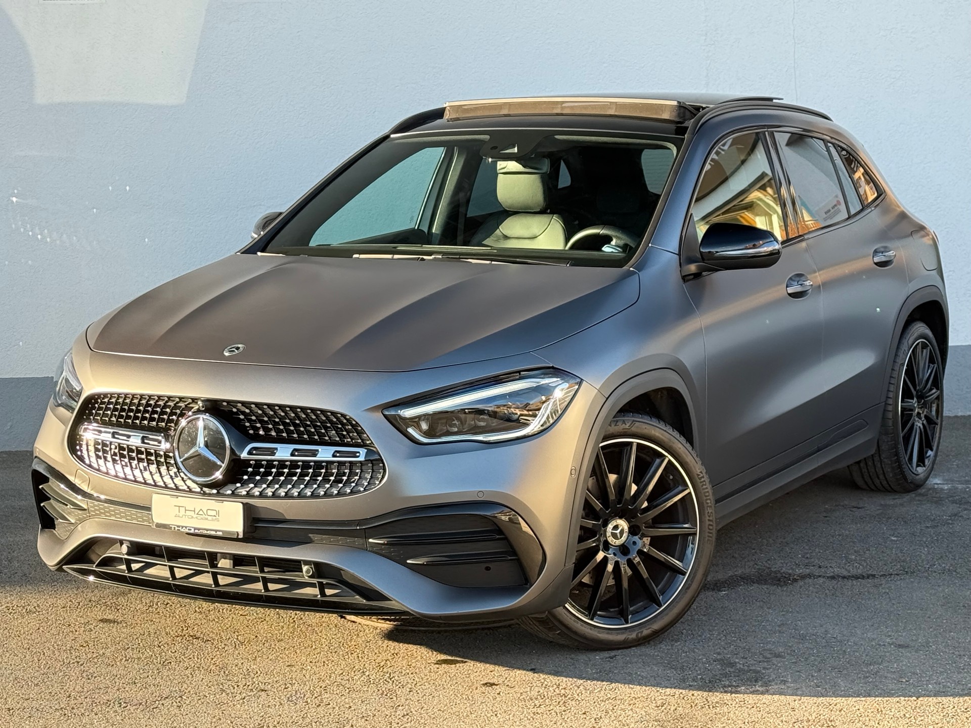 MERCEDES-BENZ GLA 200 AMG Line 7G-DCT GREY MATT-showroom-element-2