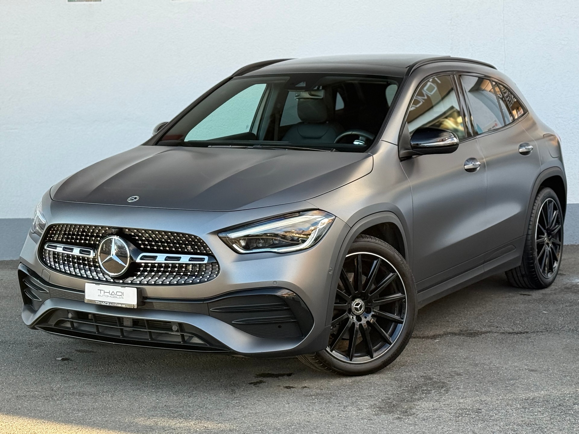 MERCEDES-BENZ GLA 200 AMG Line 7G-DCT GREY MATT-showroom-element-1