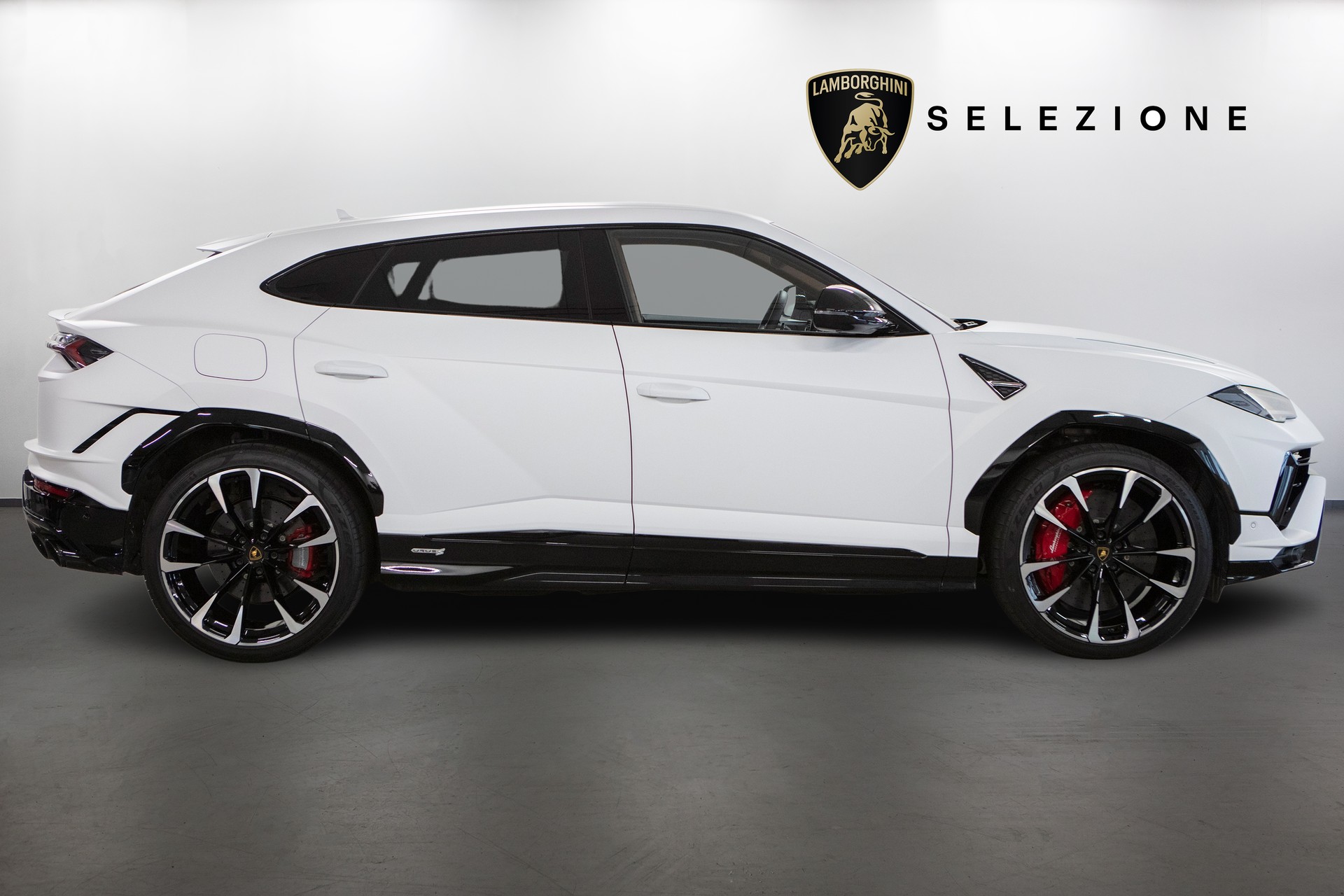 LAMBORGHINI Urus S E-Gear-showroom-element-1