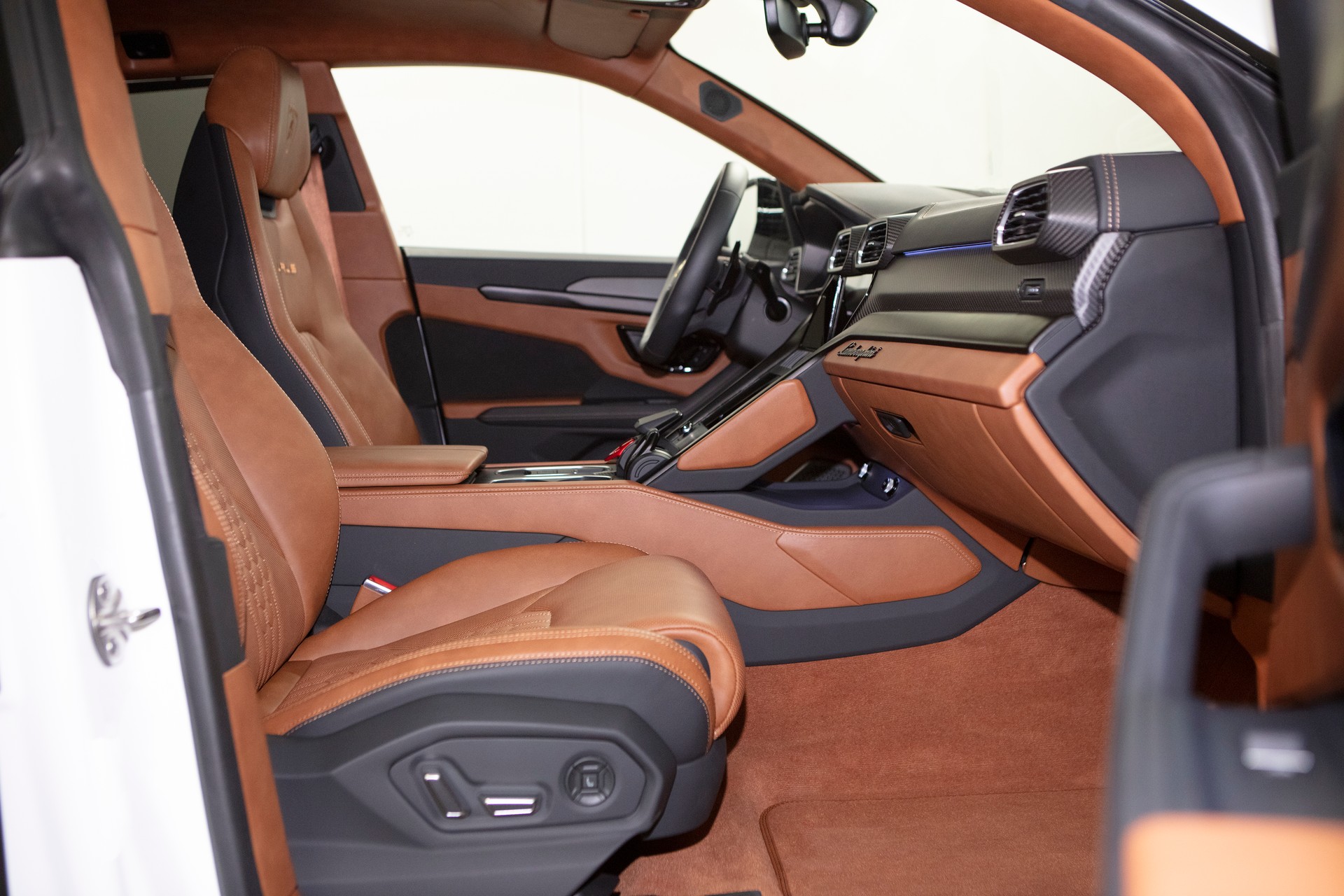 LAMBORGHINI Urus S E-Gear-image-5