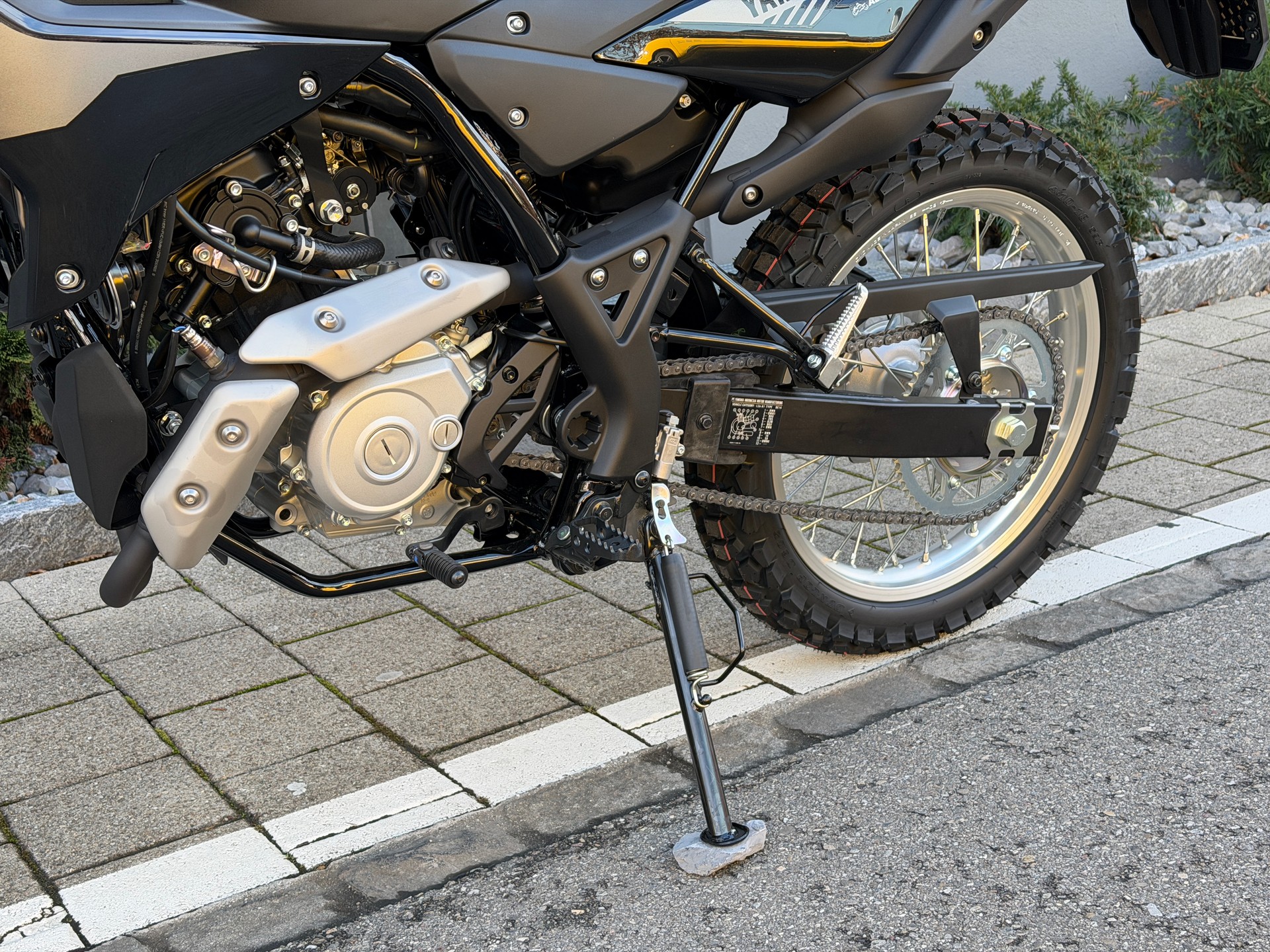 YAMAHA WR 125 R 2026-image-3