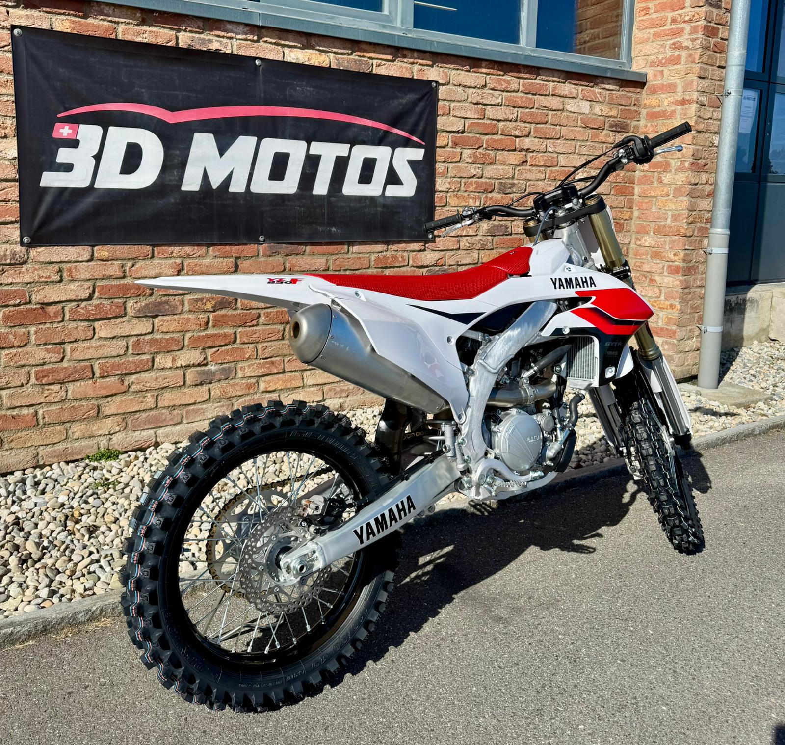 YAMAHA YZ250F 70th Anniversary Edition-image-1