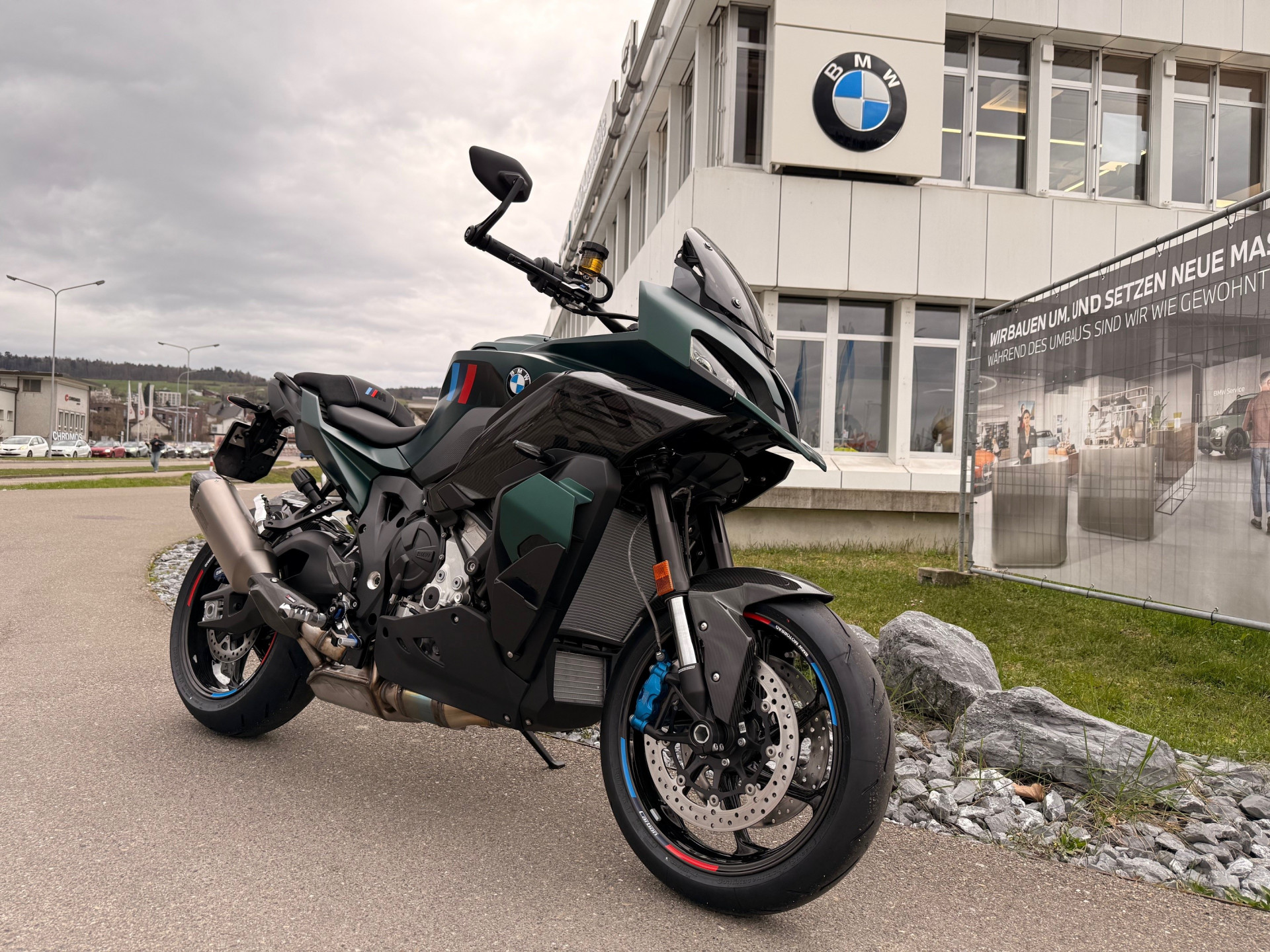 BMW M 1000 XR Competition M Competition in Aurelius green metallic-image-1
