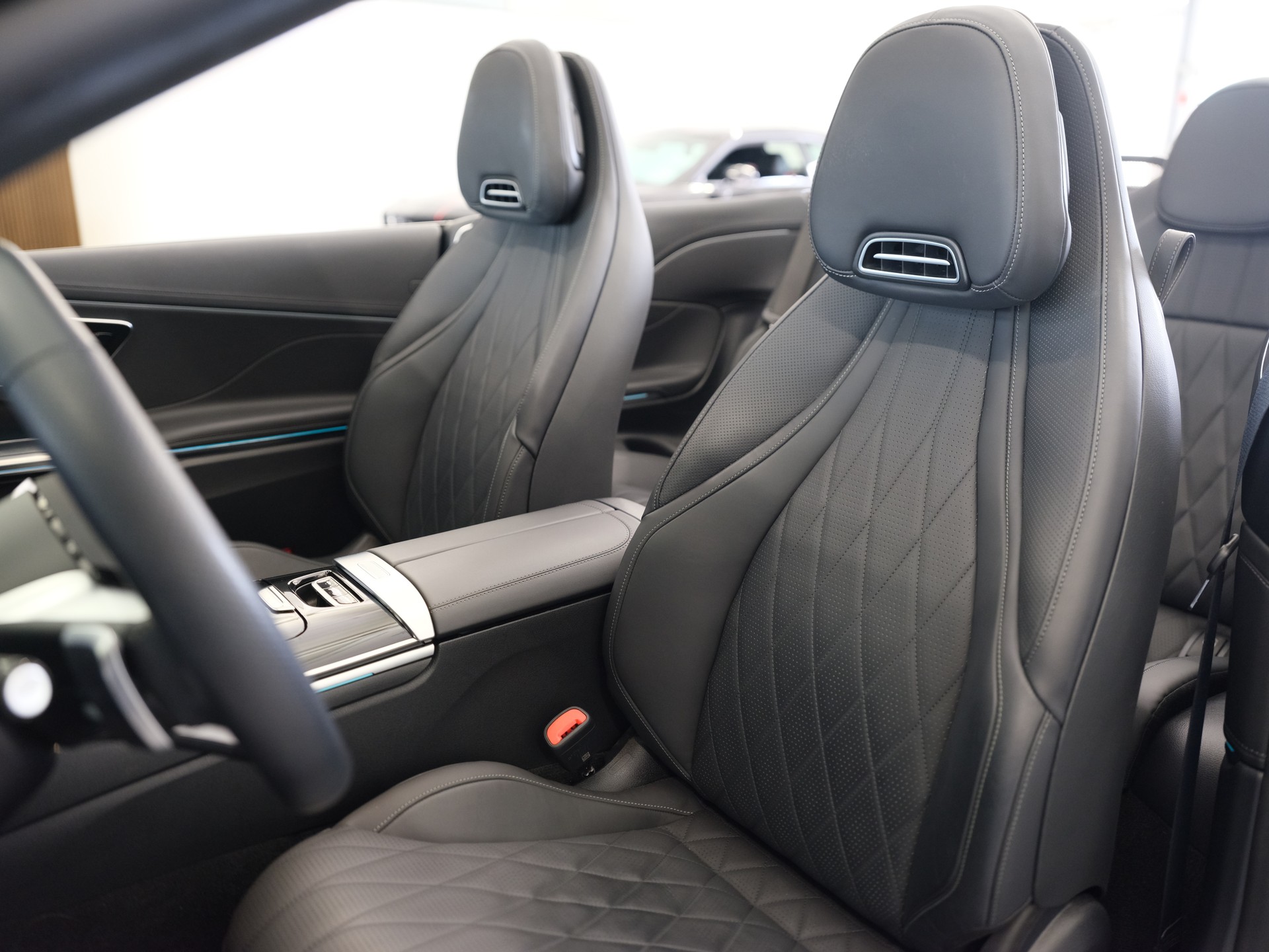 MERCEDES-BENZ CLE 450 Cabrio 4Matic 9G-Tronic *AMG Line Premium* *Burmester Soundsystem* *Head-Up Display*-image-13