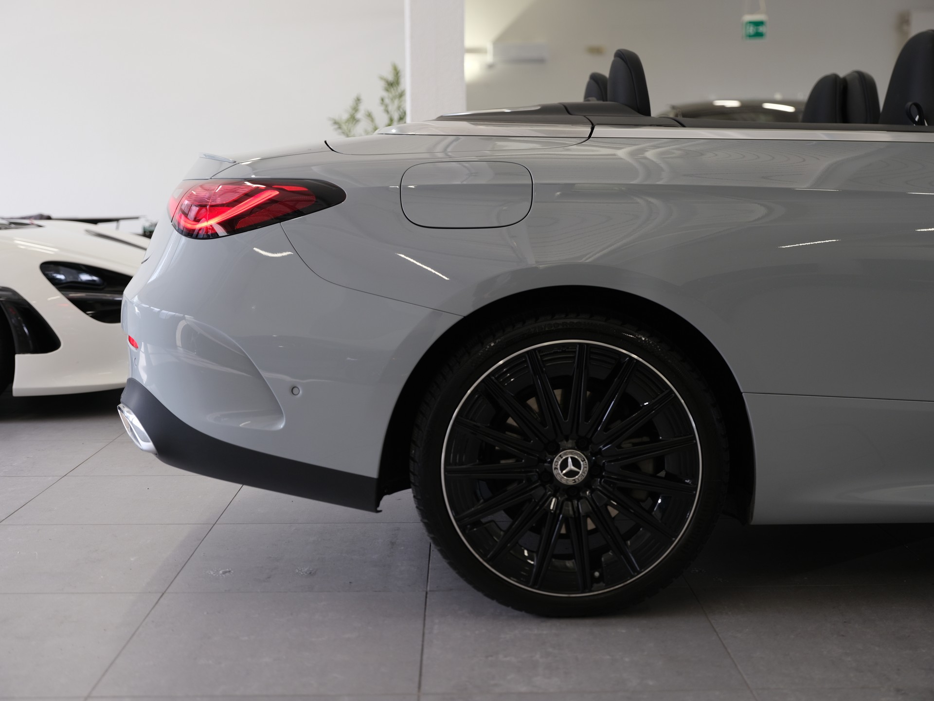MERCEDES-BENZ CLE 450 Cabrio 4Matic 9G-Tronic *AMG Line Premium* *Burmester Soundsystem* *Head-Up Display*-image-11