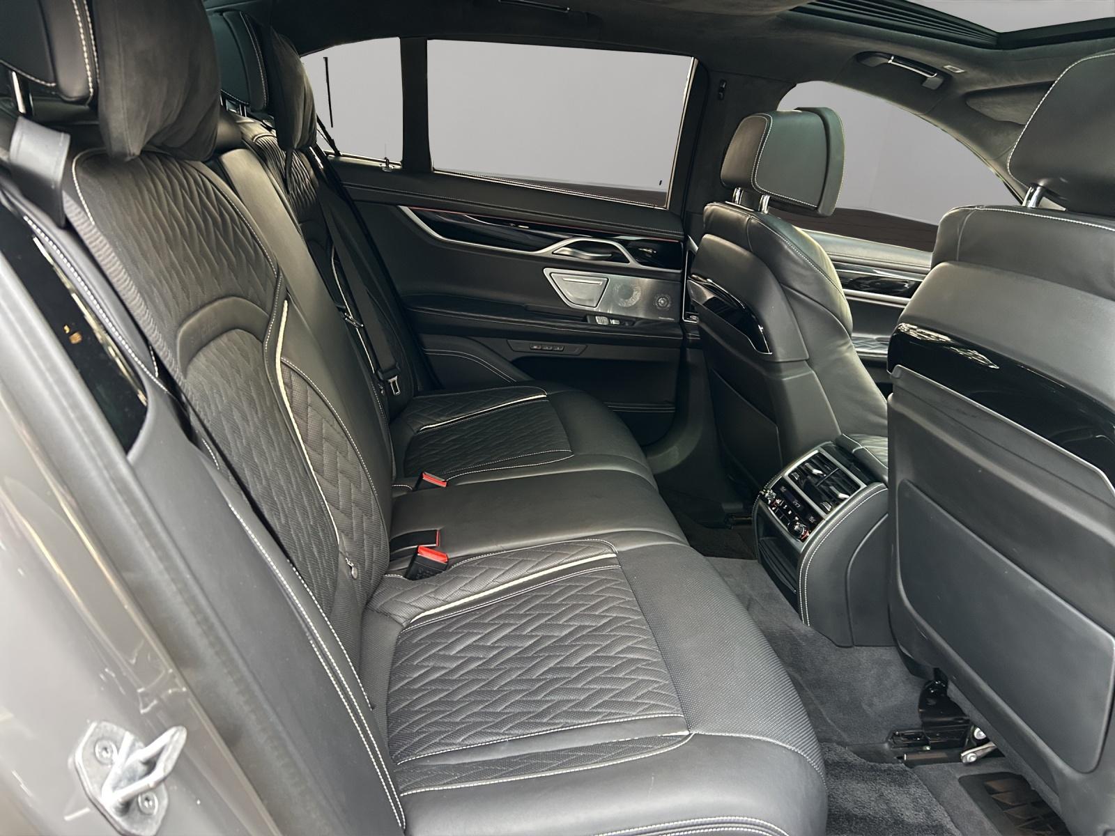 BMW 750i xDrive SAG-image-10