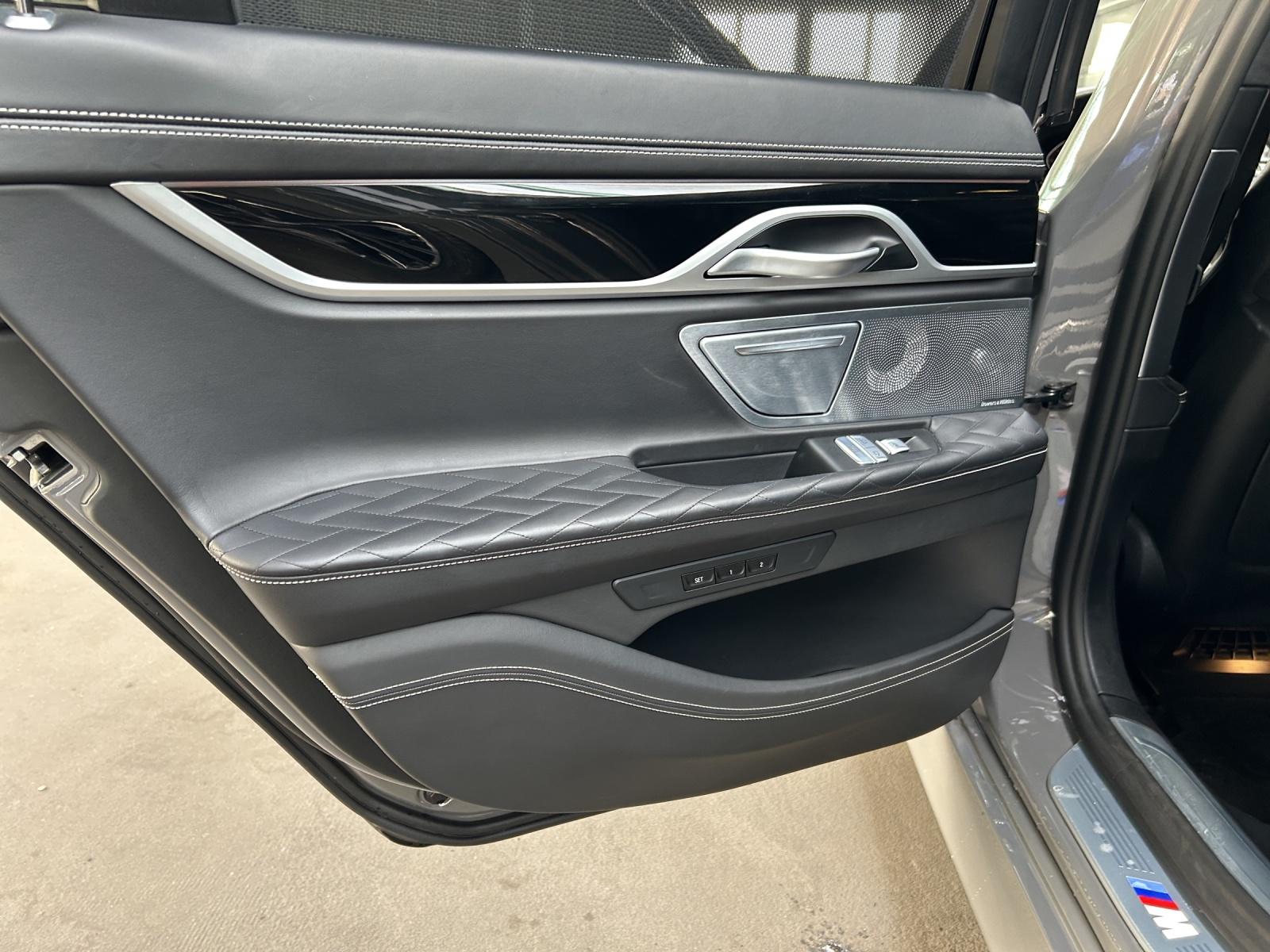 BMW 750i xDrive SAG-image-12