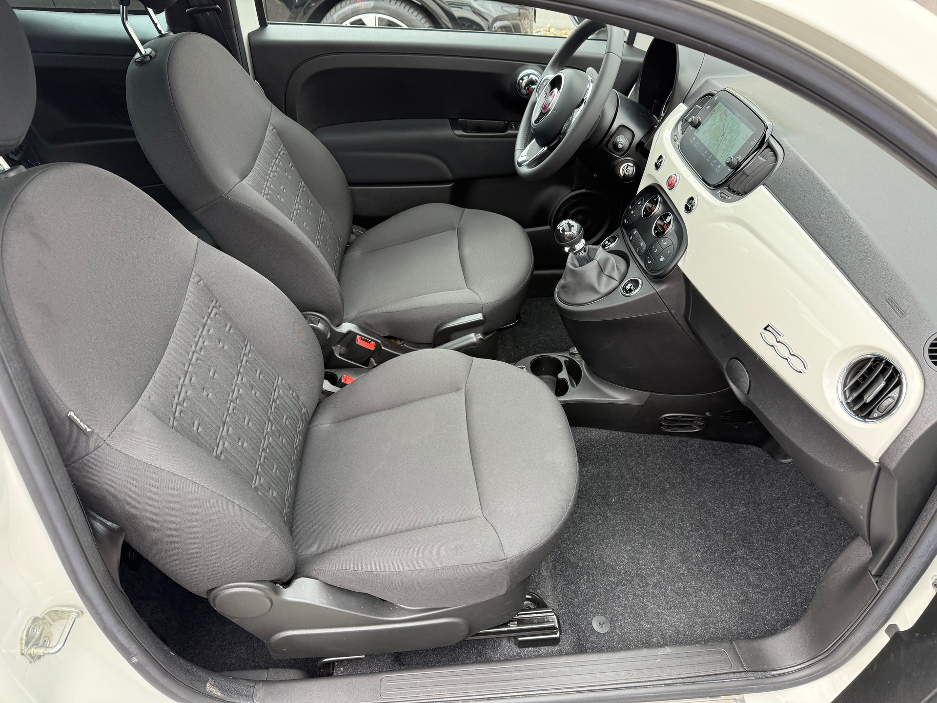 FIAT 500 1.0 Hybrid Lounge-image-22