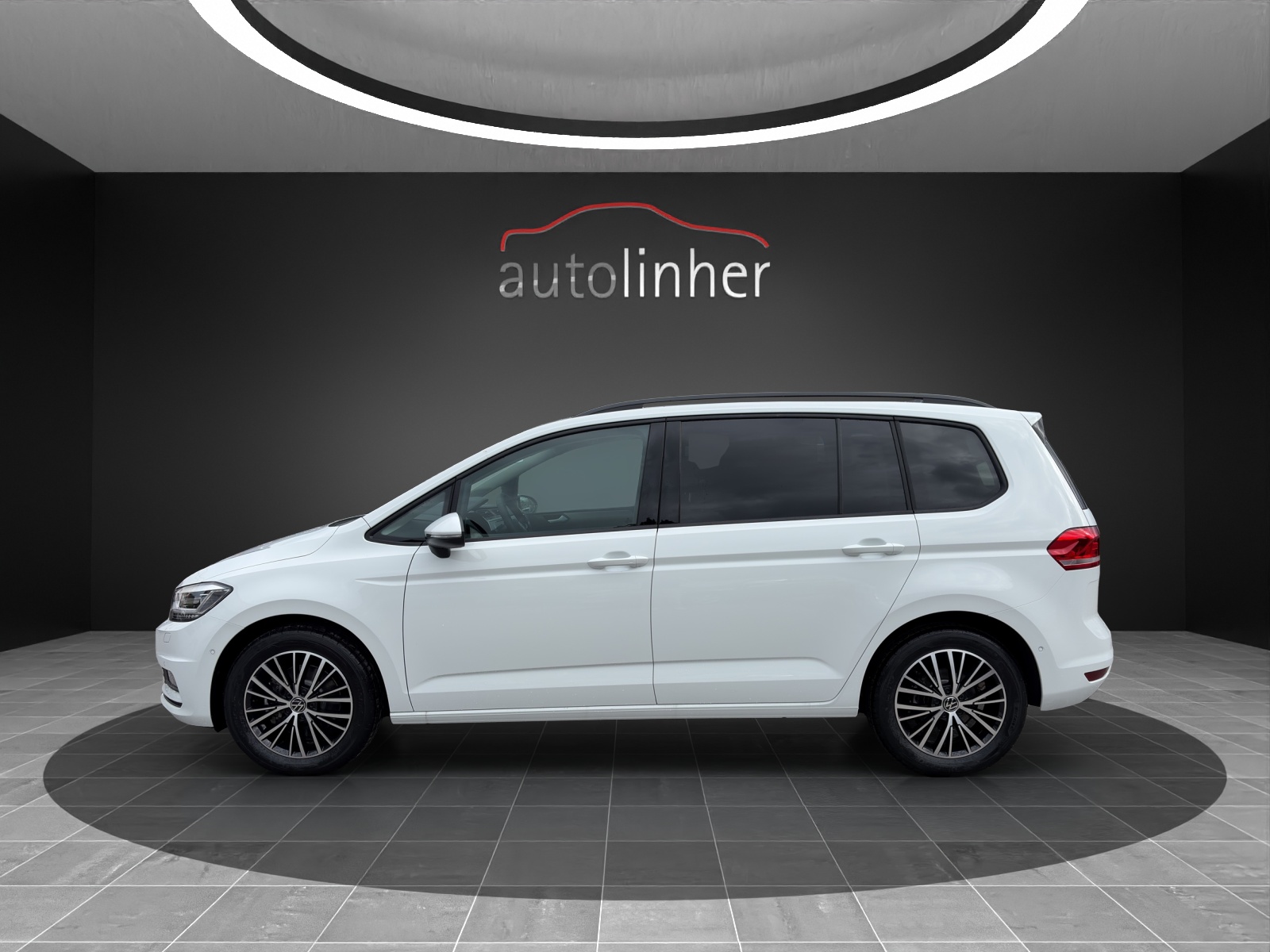 VW Touran 1.5 TSI EVO Comfortline-showroom-element-1