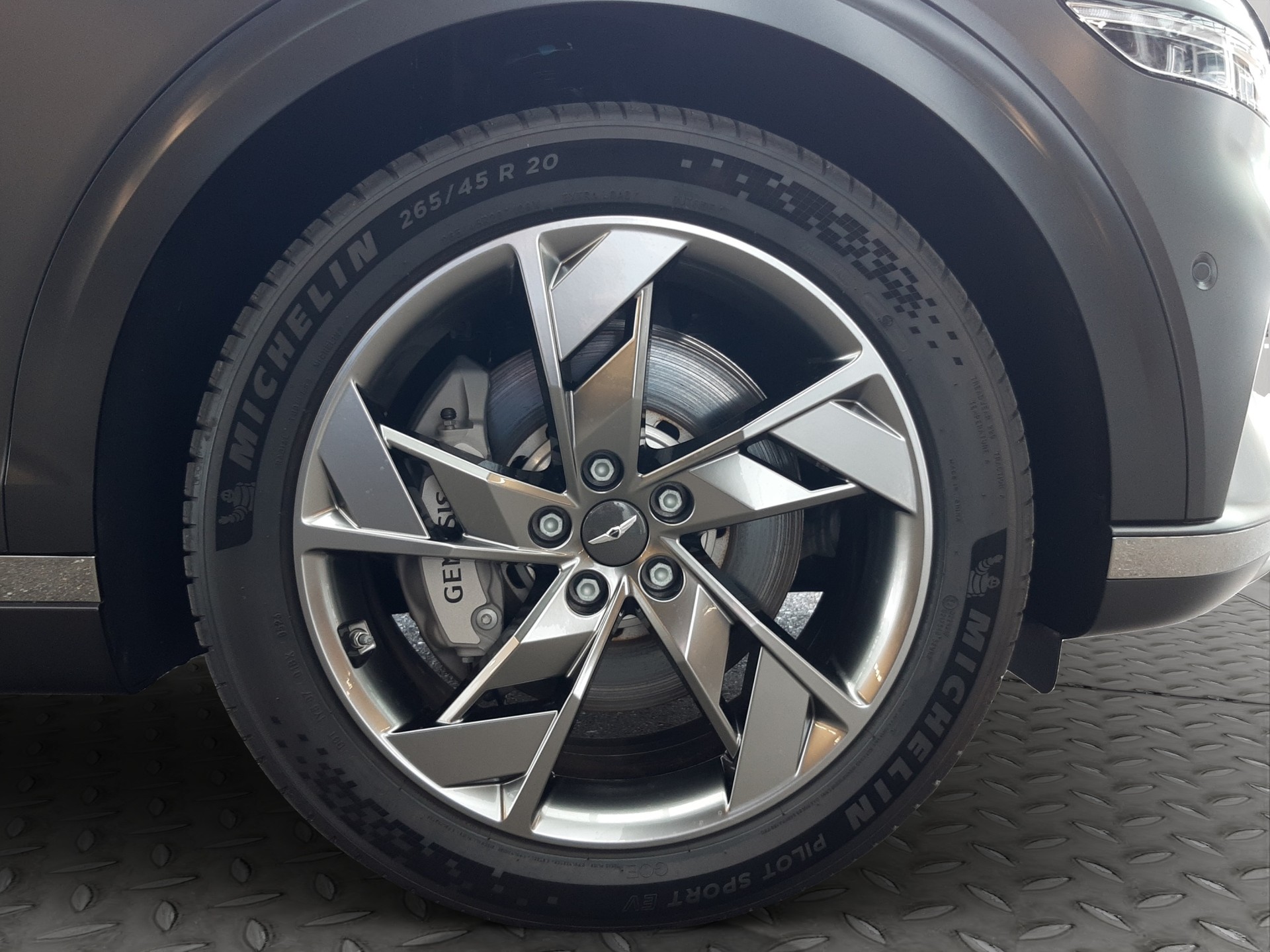 GENESIS GV70 Dual Motor Sport AWD-image-5