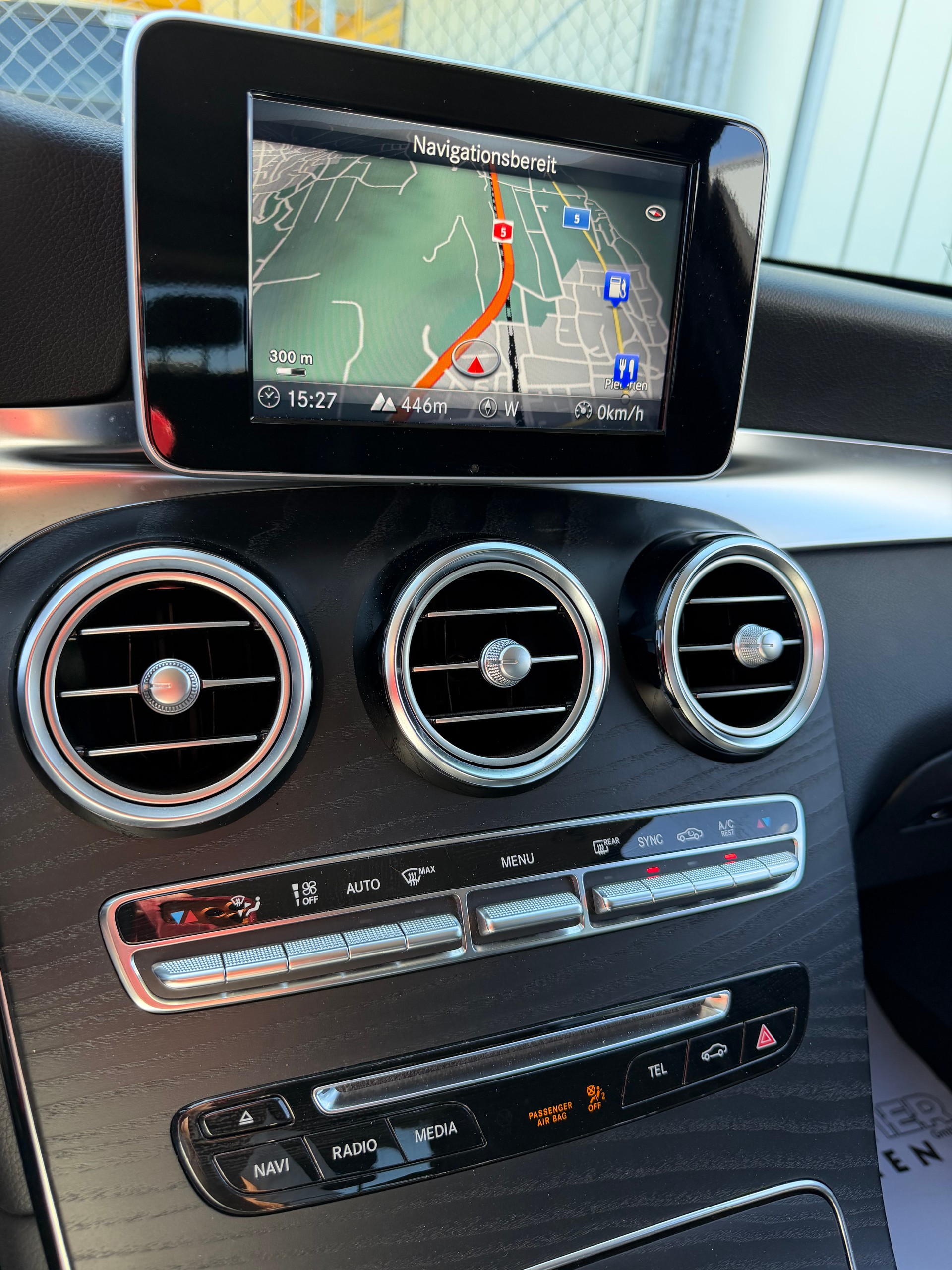 MERCEDES-BENZ GLC 250 D EXCLUSIVE 4MATIC 9G-TRONIC. FRISCH AB MFK. TOP AUSSTATTUNG. CH WAGEN. NUR 59`000 KM. SEHR GEPFLEGT. .-image-4