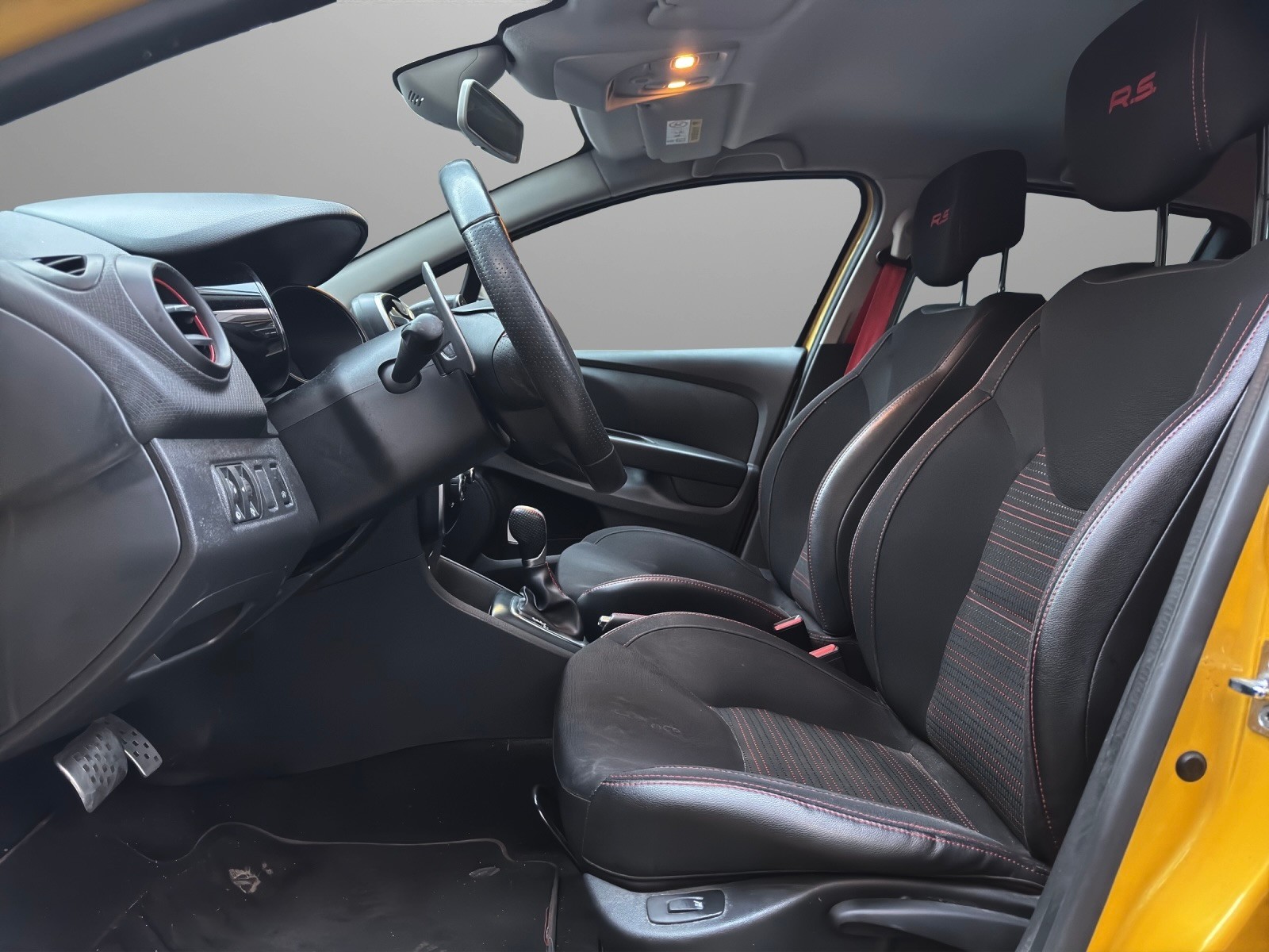 RENAULT Clio 1.6 T RS 200 EDC-image-7