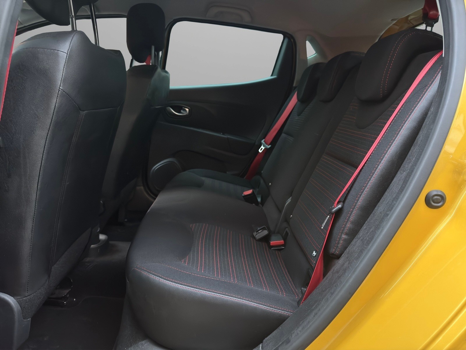 RENAULT Clio 1.6 T RS 200 EDC-image-10