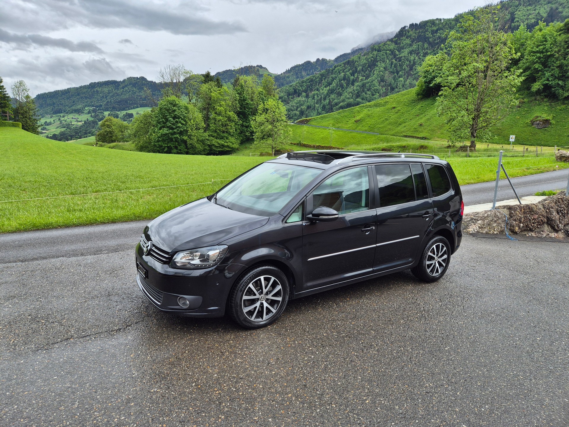 VW Touran 2.0 TDI Highline DSG-image-1