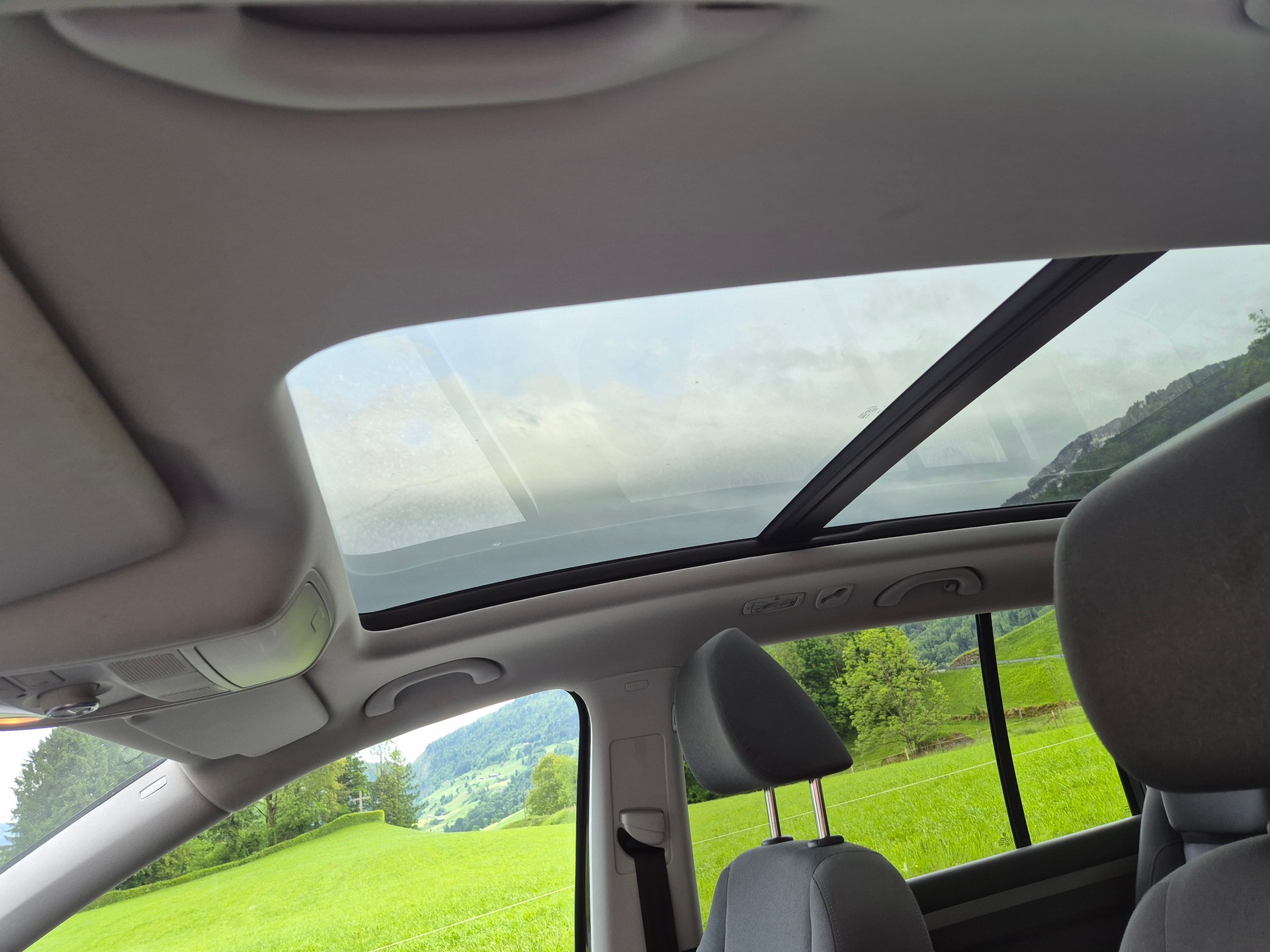 VW Touran 2.0 TDI Highline DSG-image-8