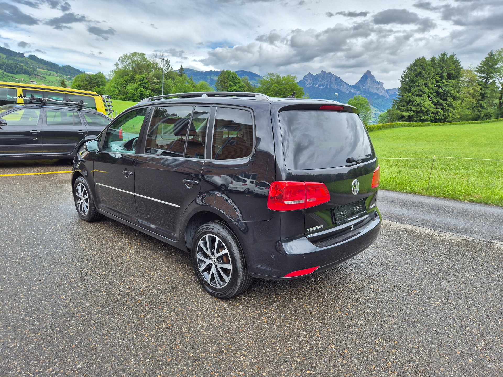 VW Touran 2.0 TDI Highline DSG-image-2