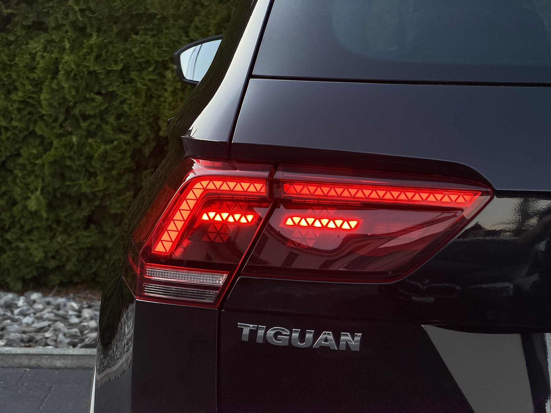 VW Tiguan 2.0 TDI SCR Highline R-Line 4Motion DSG / CH-Fahrzeug / Anhängerkupplung-image-10