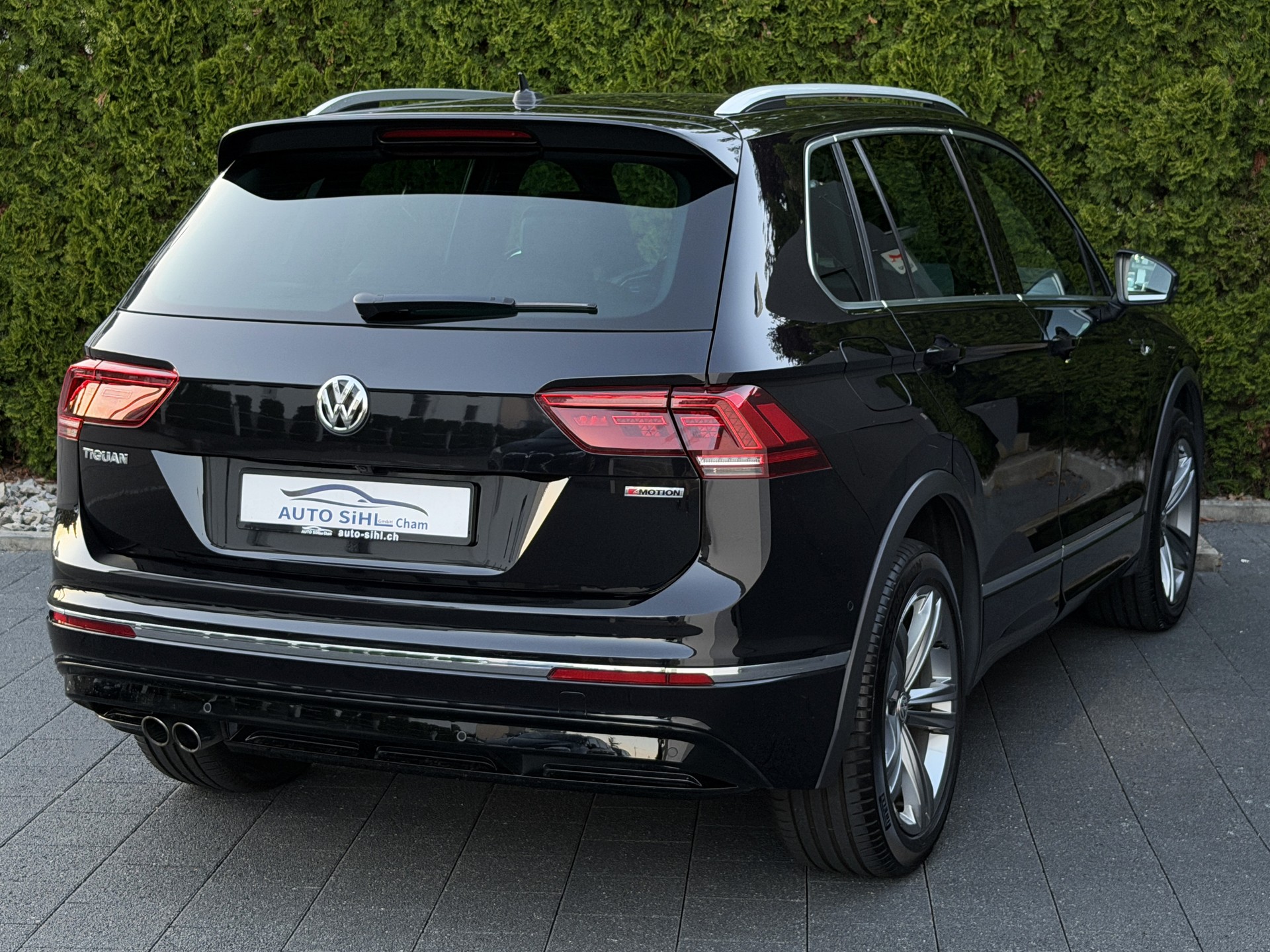 VW Tiguan 2.0 TDI SCR Highline R-Line 4Motion DSG / CH-Fahrzeug / Anhängerkupplung-image-11