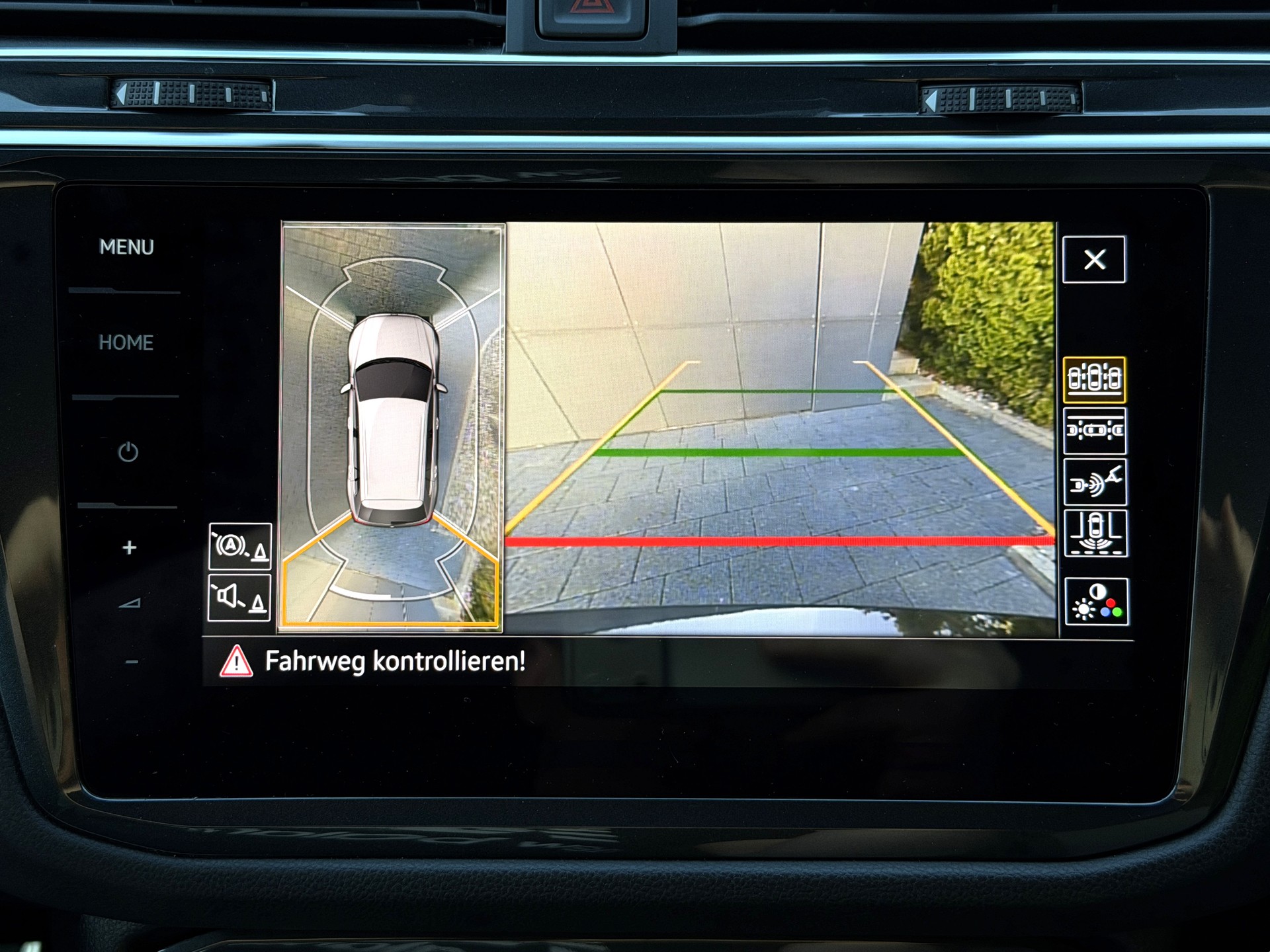 VW Tiguan 2.0 TDI SCR Highline R-Line 4Motion DSG / CH-Fahrzeug / Anhängerkupplung-image-15