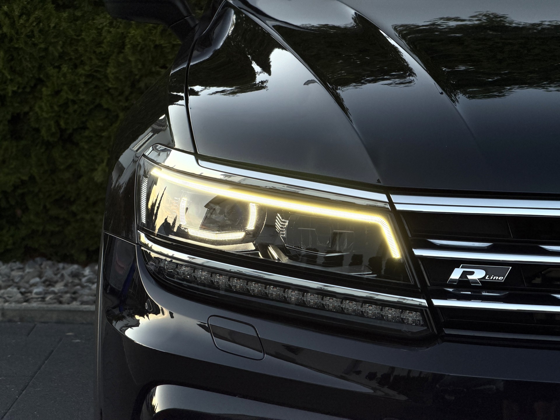 VW Tiguan 2.0 TDI SCR Highline R-Line 4Motion DSG / CH-Fahrzeug / Anhängerkupplung-image-4