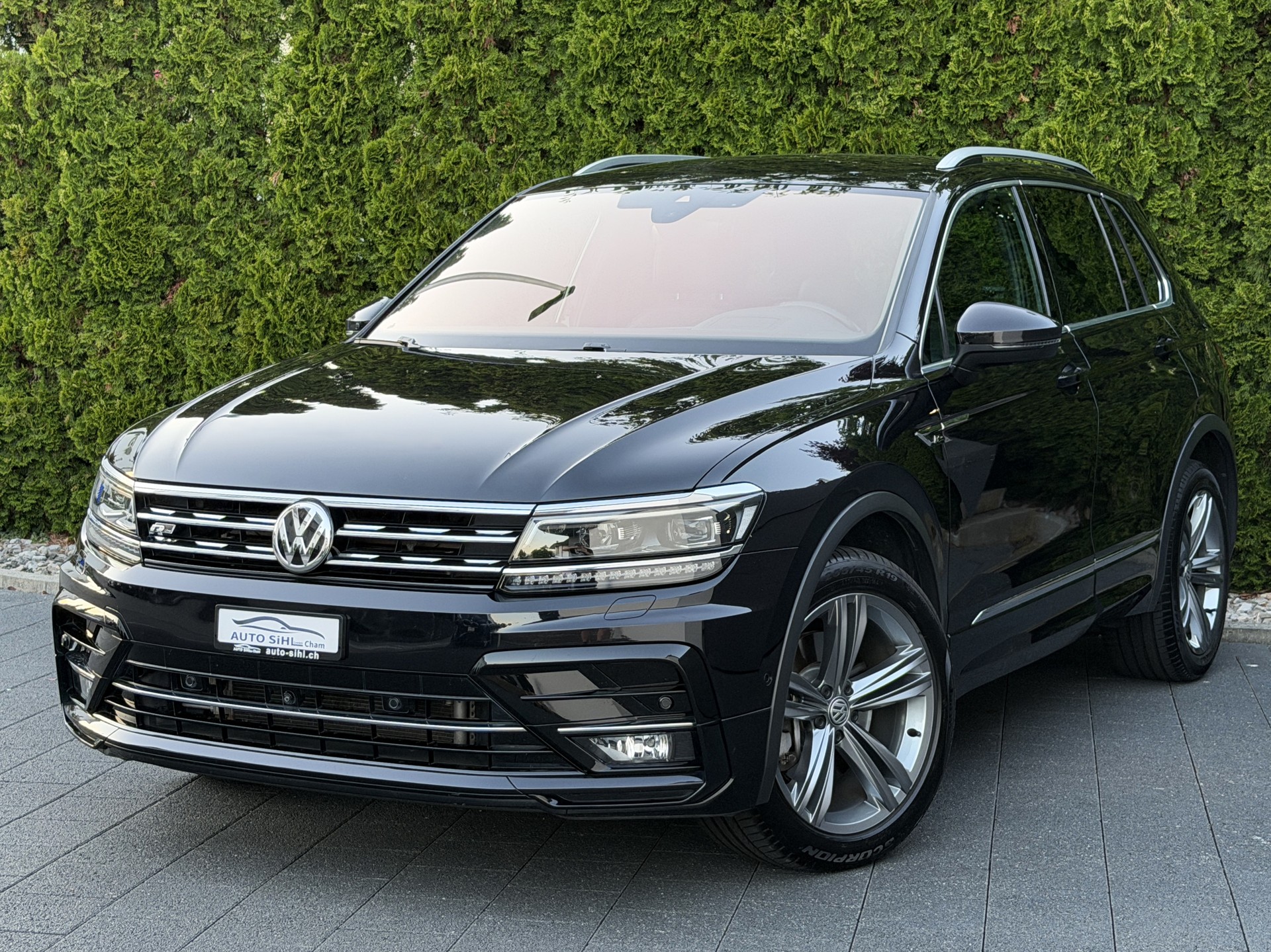 VW Tiguan 2.0 TDI SCR Highline R-Line 4Motion DSG / CH-Fahrzeug / Anhängerkupplung-showroom-element-1