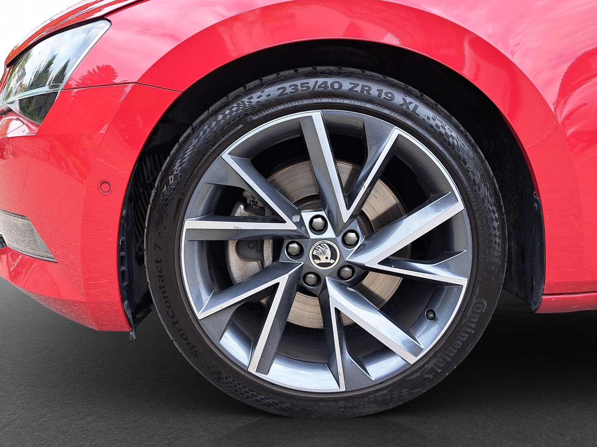 SKODA Superb Combi 2.0 TSI SportLine+ DSG 4x4 *Anhängerkupplung / Sonderlack Velvet Rot*-image-3