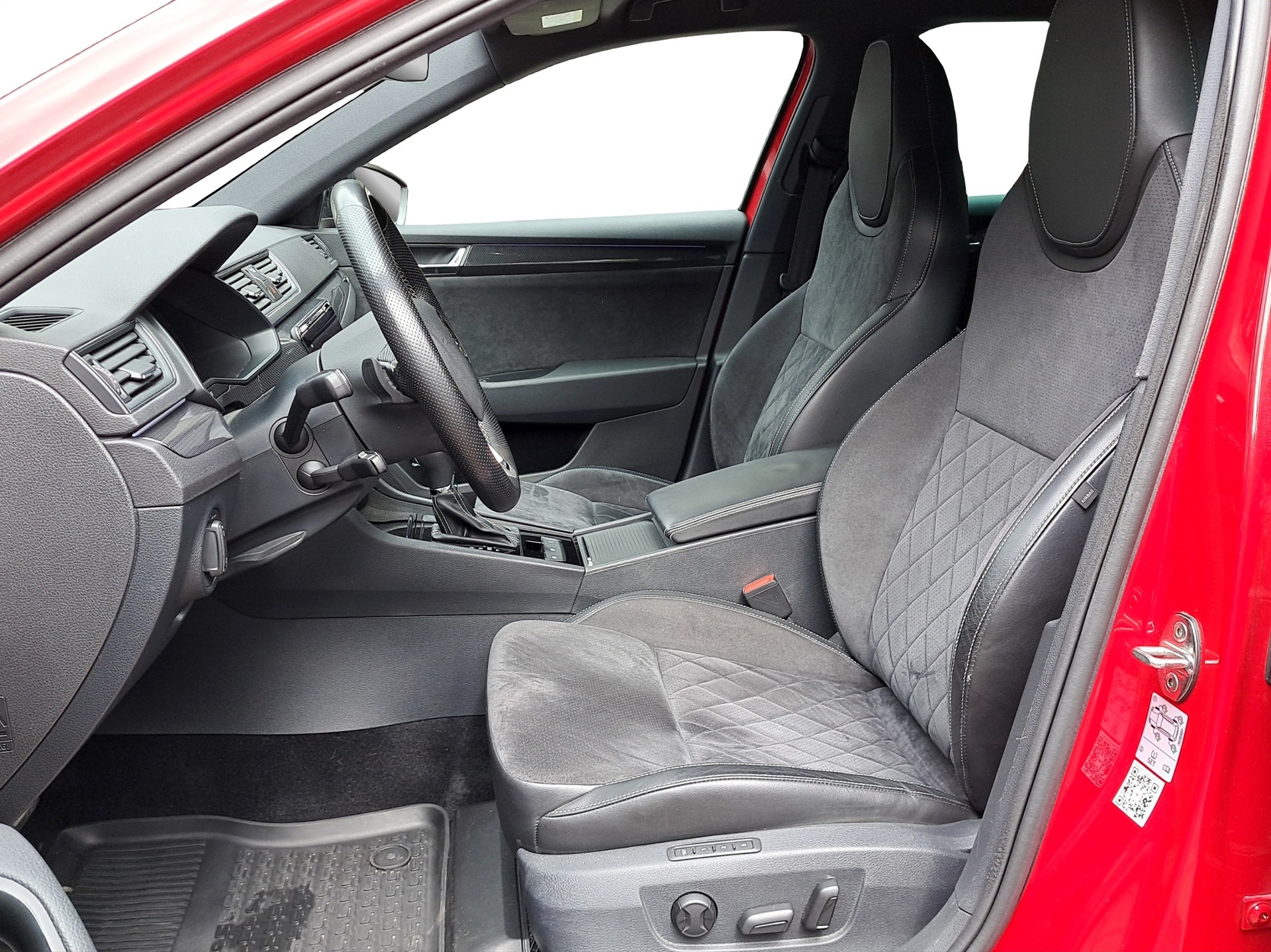 SKODA Superb Combi 2.0 TSI SportLine+ DSG 4x4 *Anhängerkupplung / Sonderlack Velvet Rot*-image-7