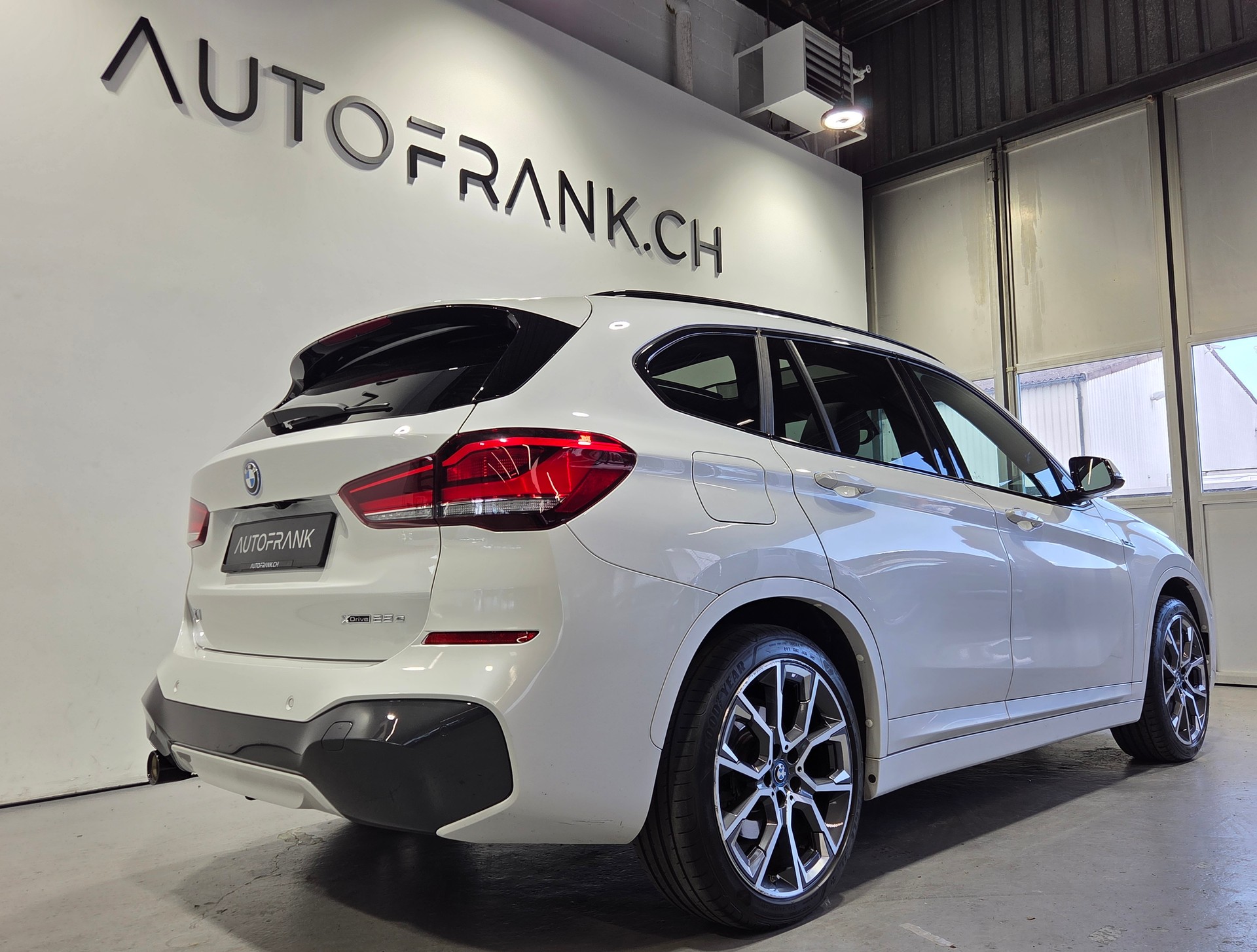 BMW X1 25e xDrive M-Sport-showroom-element-2