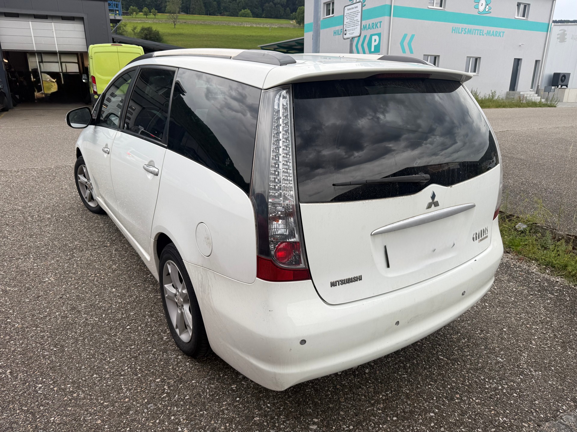 MITSUBISHI Grandis 2.0 16V DID Swiss Edition-image-10
