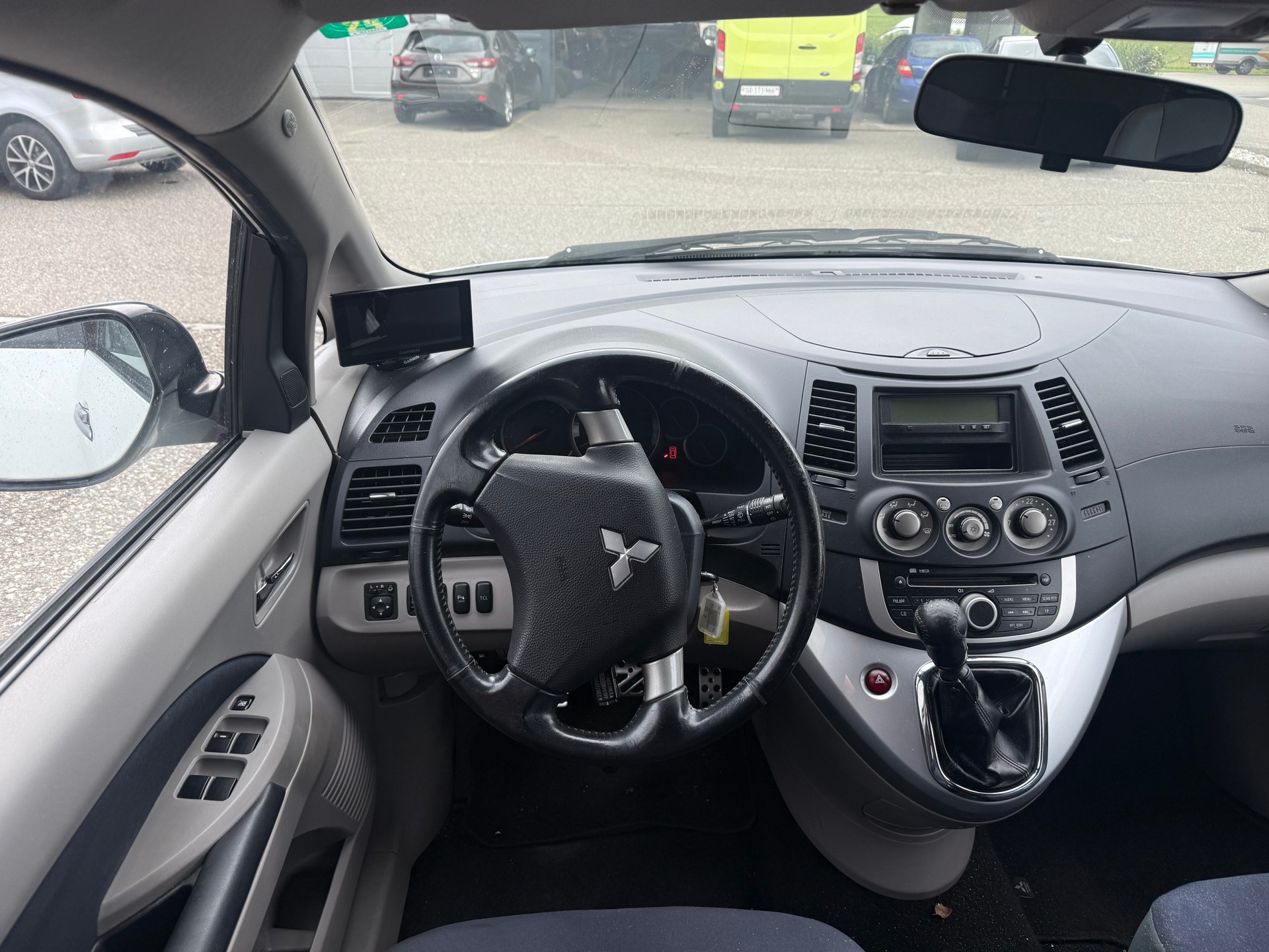 MITSUBISHI Grandis 2.0 16V DID Swiss Edition-image-13