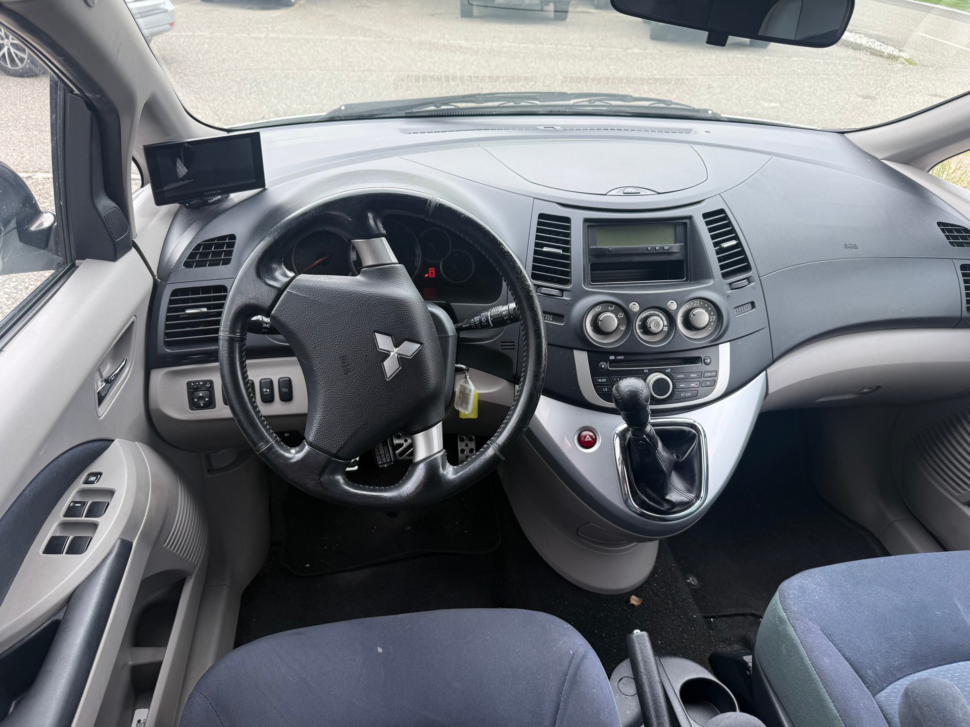 MITSUBISHI Grandis 2.0 16V DID Swiss Edition-image-12