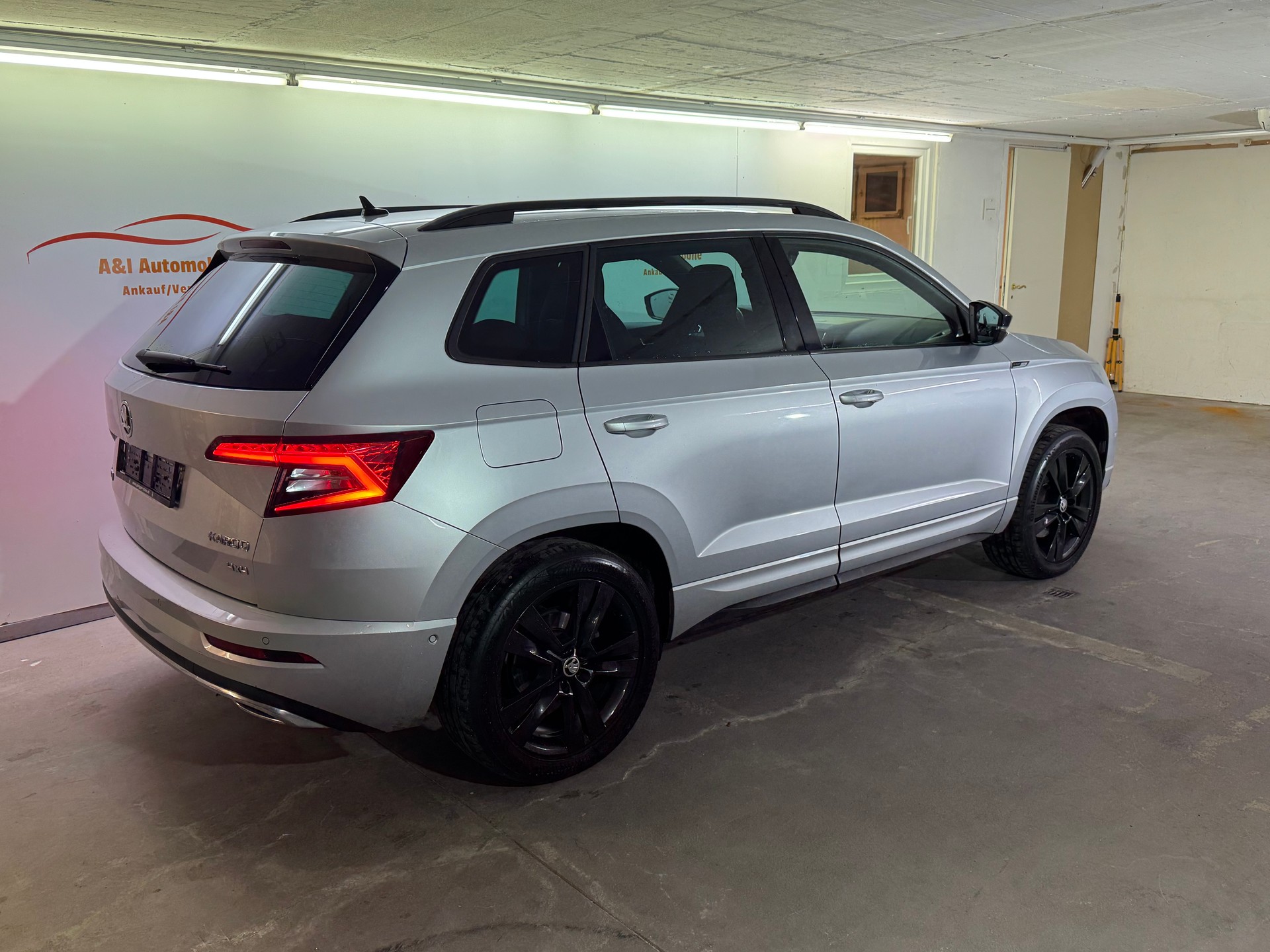 SKODA Karoq 2.0 TDI SCR SportLine 4x4 DSG-image-3