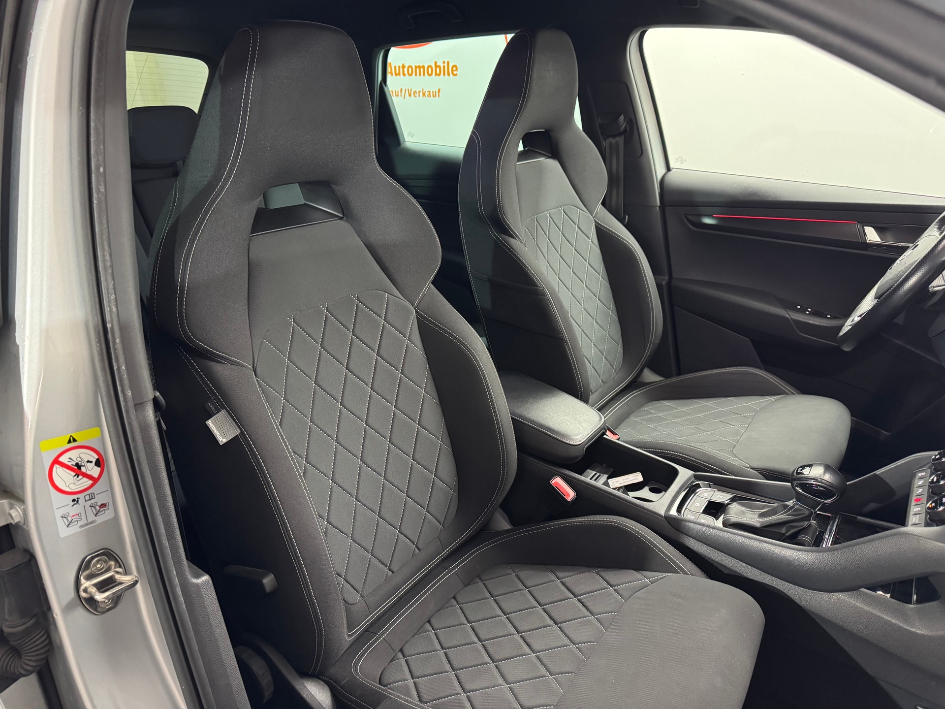 SKODA Karoq 2.0 TDI SCR SportLine 4x4 DSG-image-10