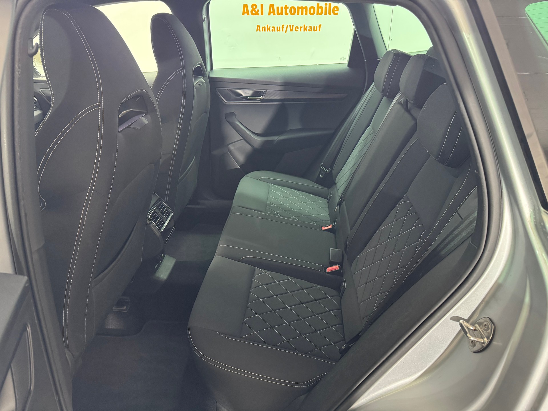 SKODA Karoq 2.0 TDI SCR SportLine 4x4 DSG-image-11