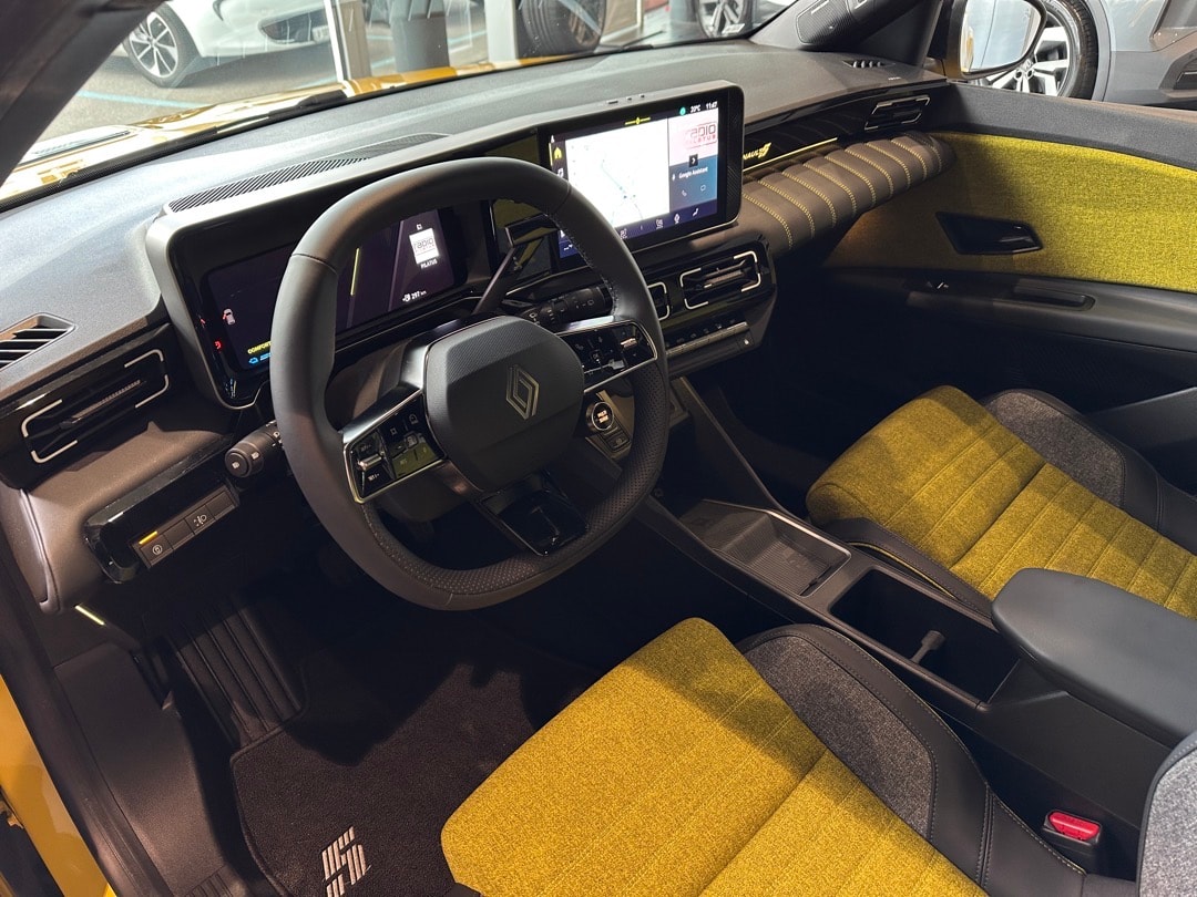 RENAULT R5 E-Tech Comfort Range 52 kWh Iconic Five-image-9