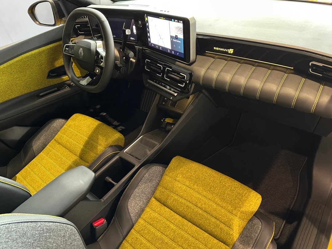 RENAULT R5 E-Tech Comfort Range 52 kWh Iconic Five-image-11