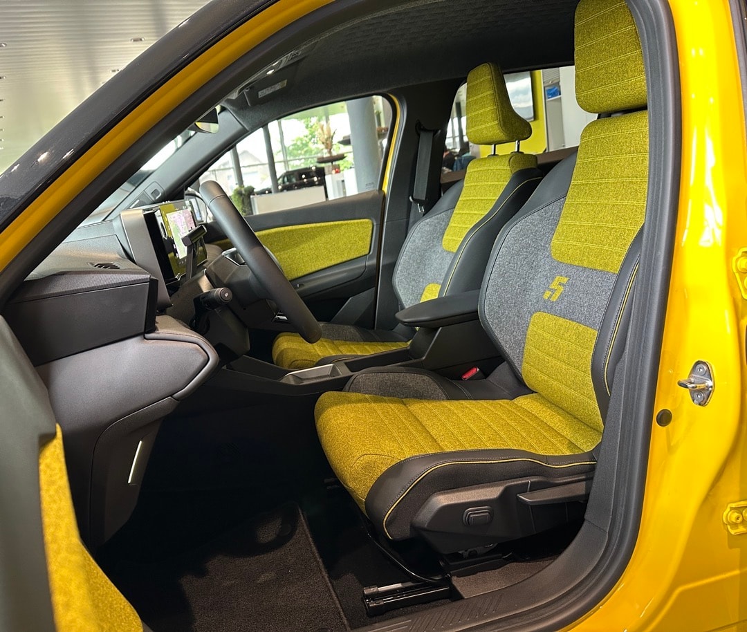 RENAULT R5 E-Tech Comfort Range 52 kWh Iconic Five-image-10