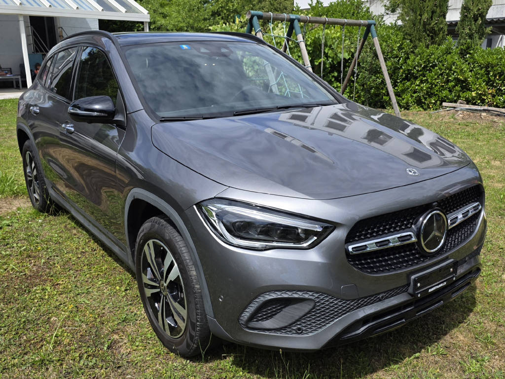 MERCEDES-BENZ GLA 250 Progressive 4matic