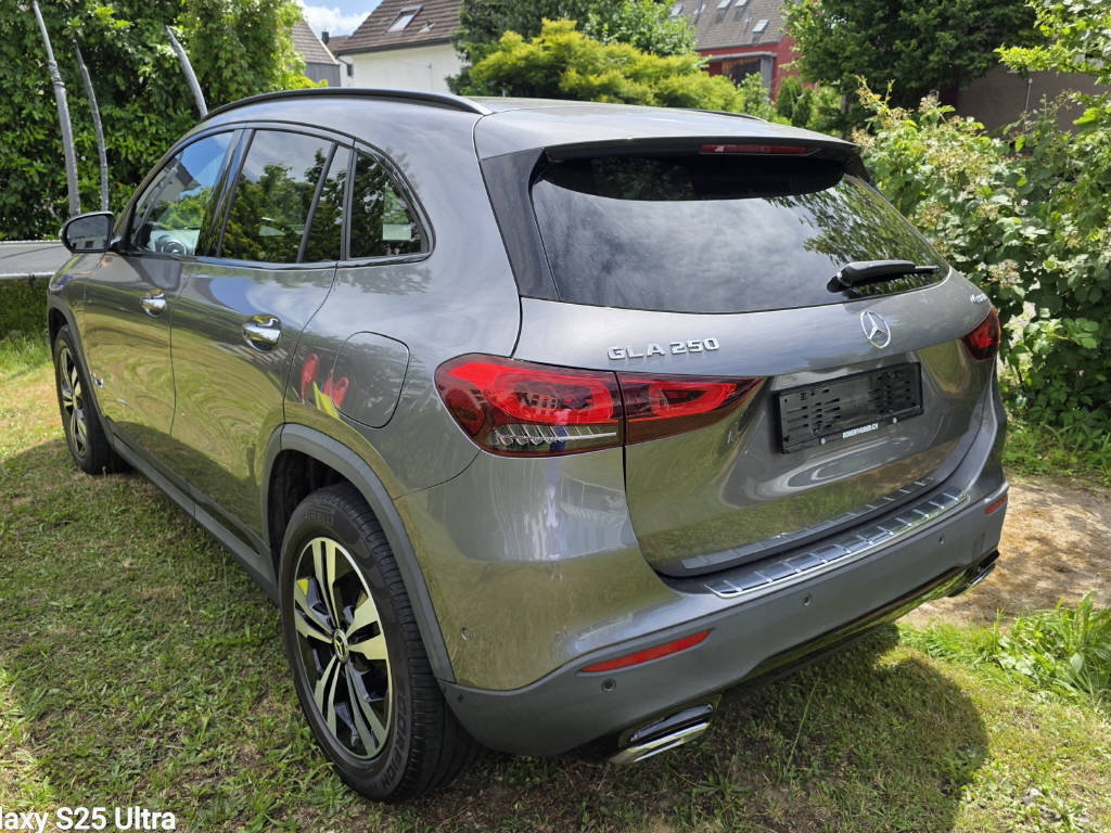 MERCEDES-BENZ GLA 250 Progressive 4matic-image-2