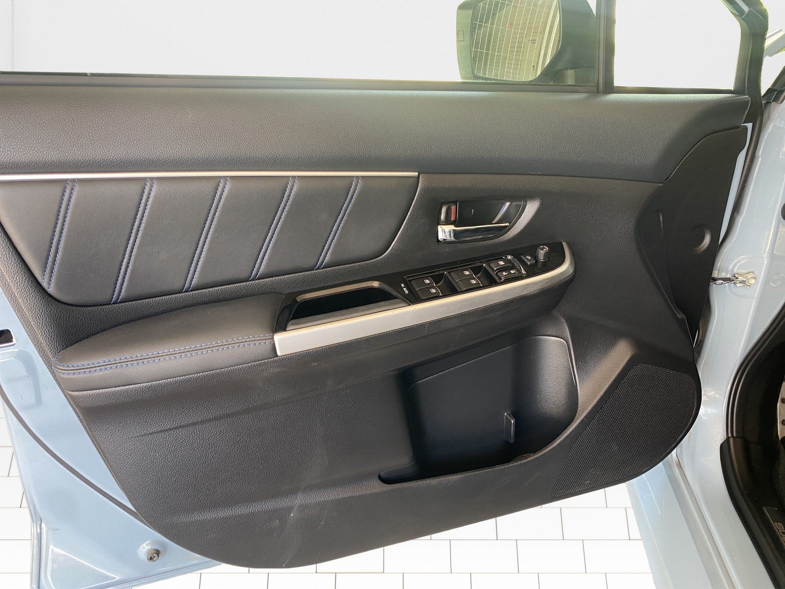 SUBARU Levorg 2.0i Swiss Plus AWD Lineartronic-image-11