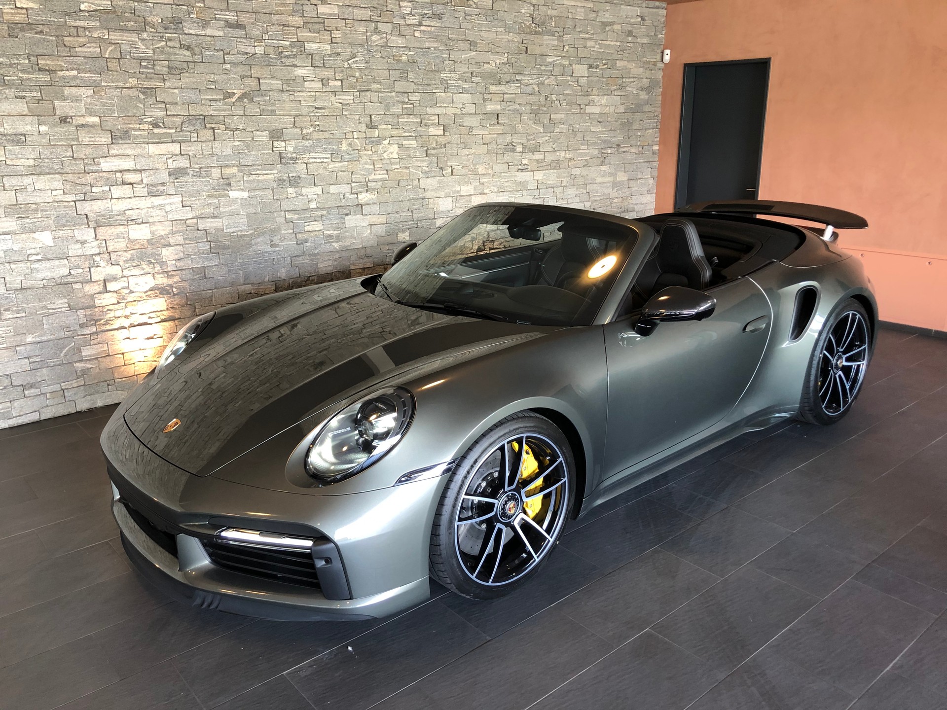 PORSCHE 911 Turbo S Cabriolet PDK Modelljahr 2022-showroom-element-2