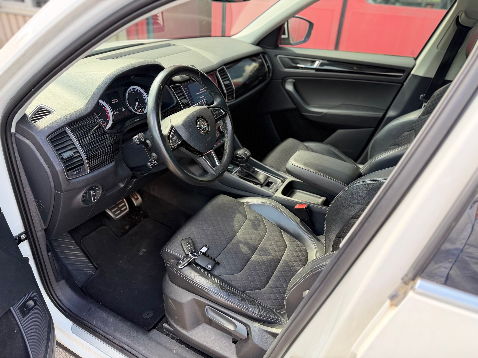 SKODA Kodiaq 2.0 TSI 4x4 Sport Line-image-9