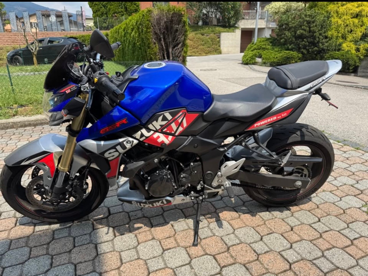 SUZUKI GSR 750-image-1