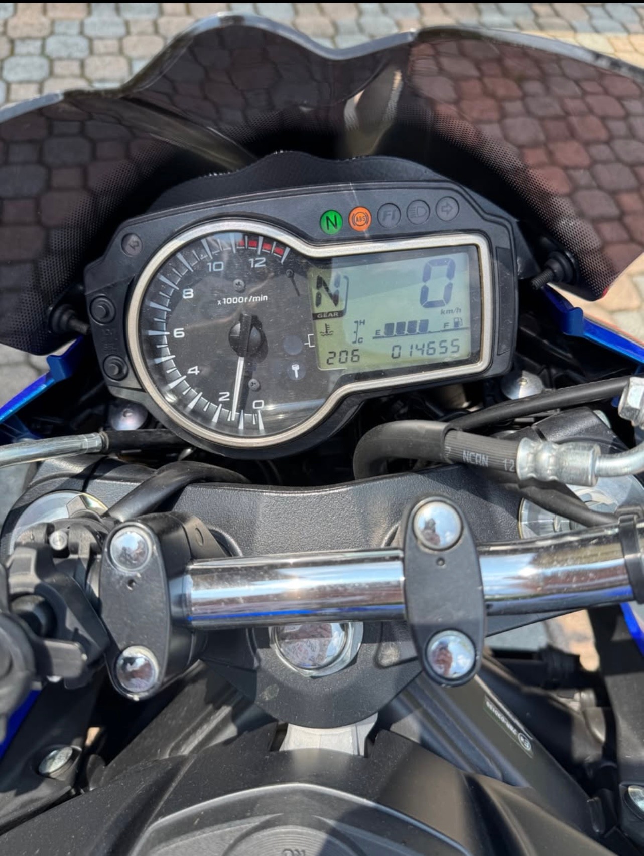 SUZUKI GSR 750-image-2