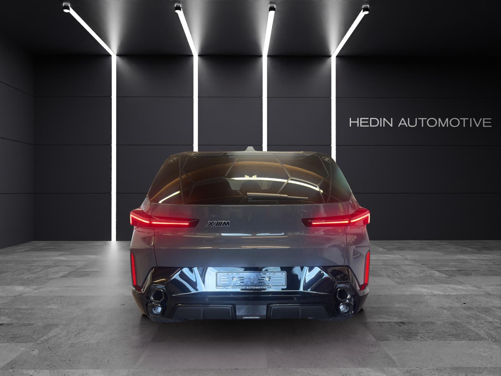 BMW XM 50e Plug-in Hybrid-showroom-element-3