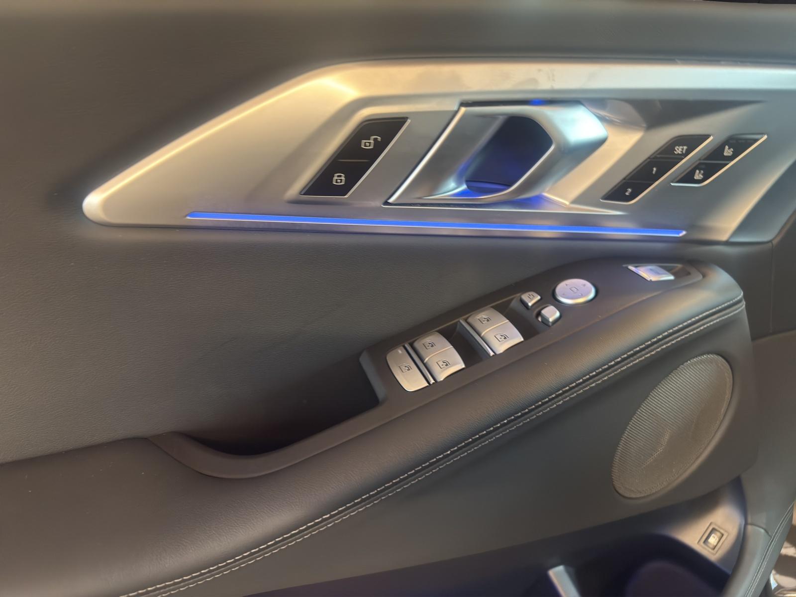BMW XM 50e Plug-in Hybrid-image-10